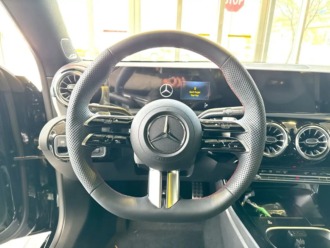 Mercedes-Benz CLA снимка Mercedes-Benz CLA