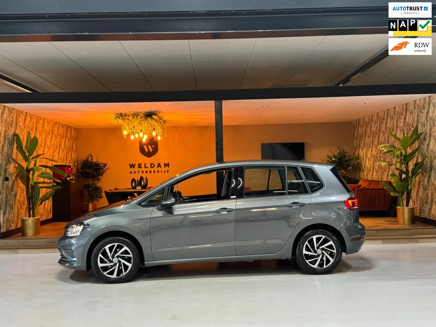Volkswagen Golf Sportsvan 1.0 TSI Highline Garantie CarPlay Camera Adoptieve Grijs - 1