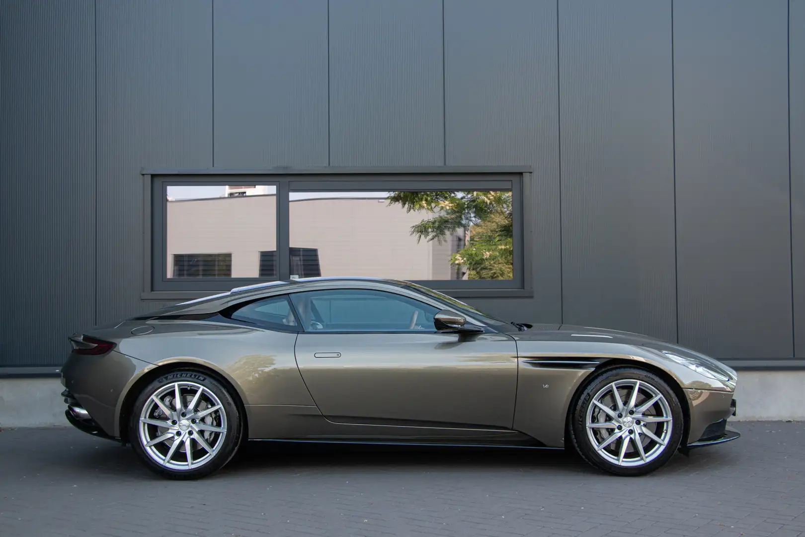 Aston Martin DB11 5.2 V12 AMR 630PK | Full option | 360 Camera | Ban Vert - 2
