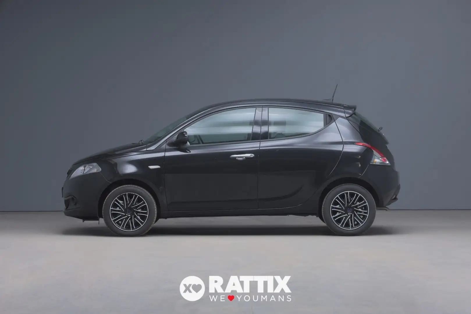 Lancia Ypsilon 1.0 Firefly Hybrid 70CV Oro Černá - 2