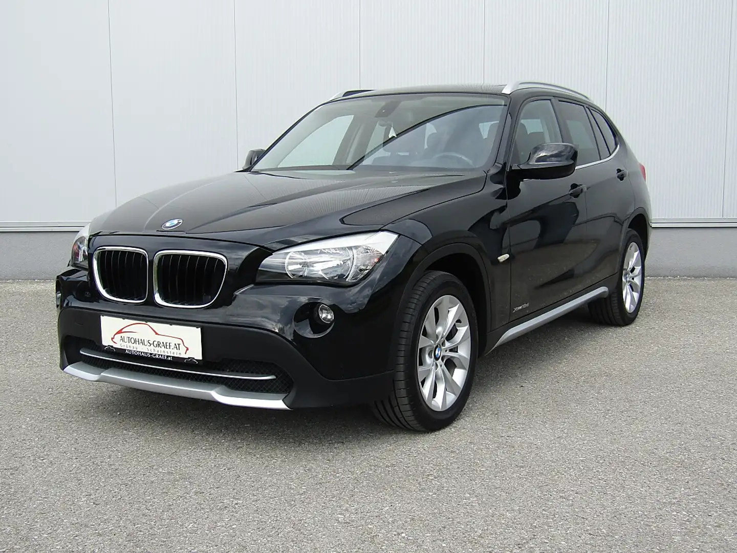 BMW X1 xDrive 18d Schwarz - 1