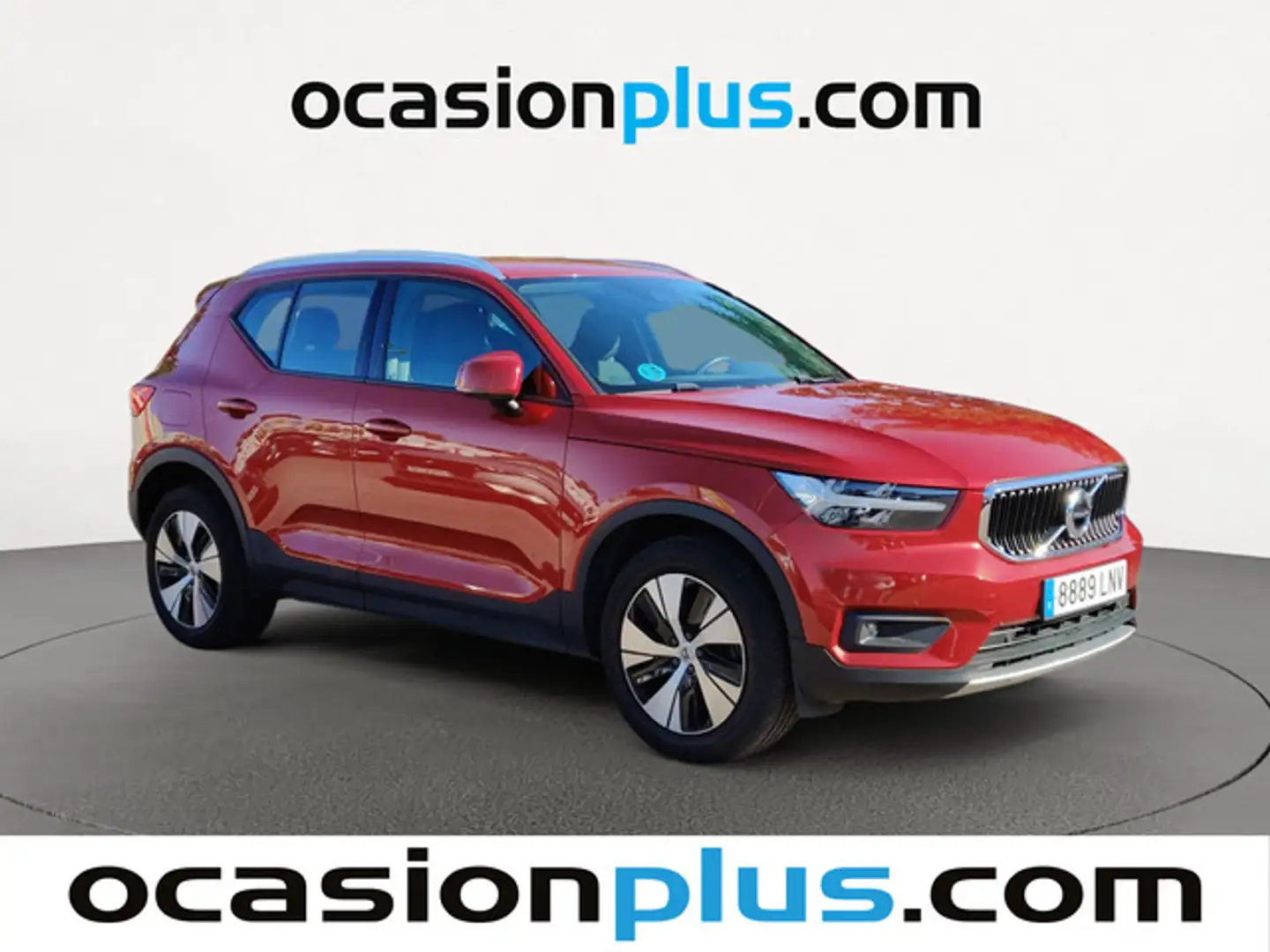 Volvo XC40 T3 Momentum Pro Aut. Rojo - 2