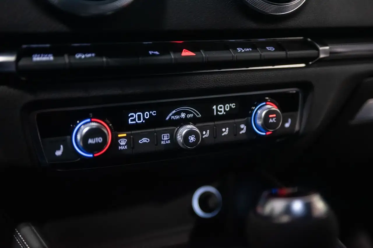 Audi RS3 2.5 TFSI quattro 400 ch • Carbone-céramique • Baquets • S tronic • 85 000 km