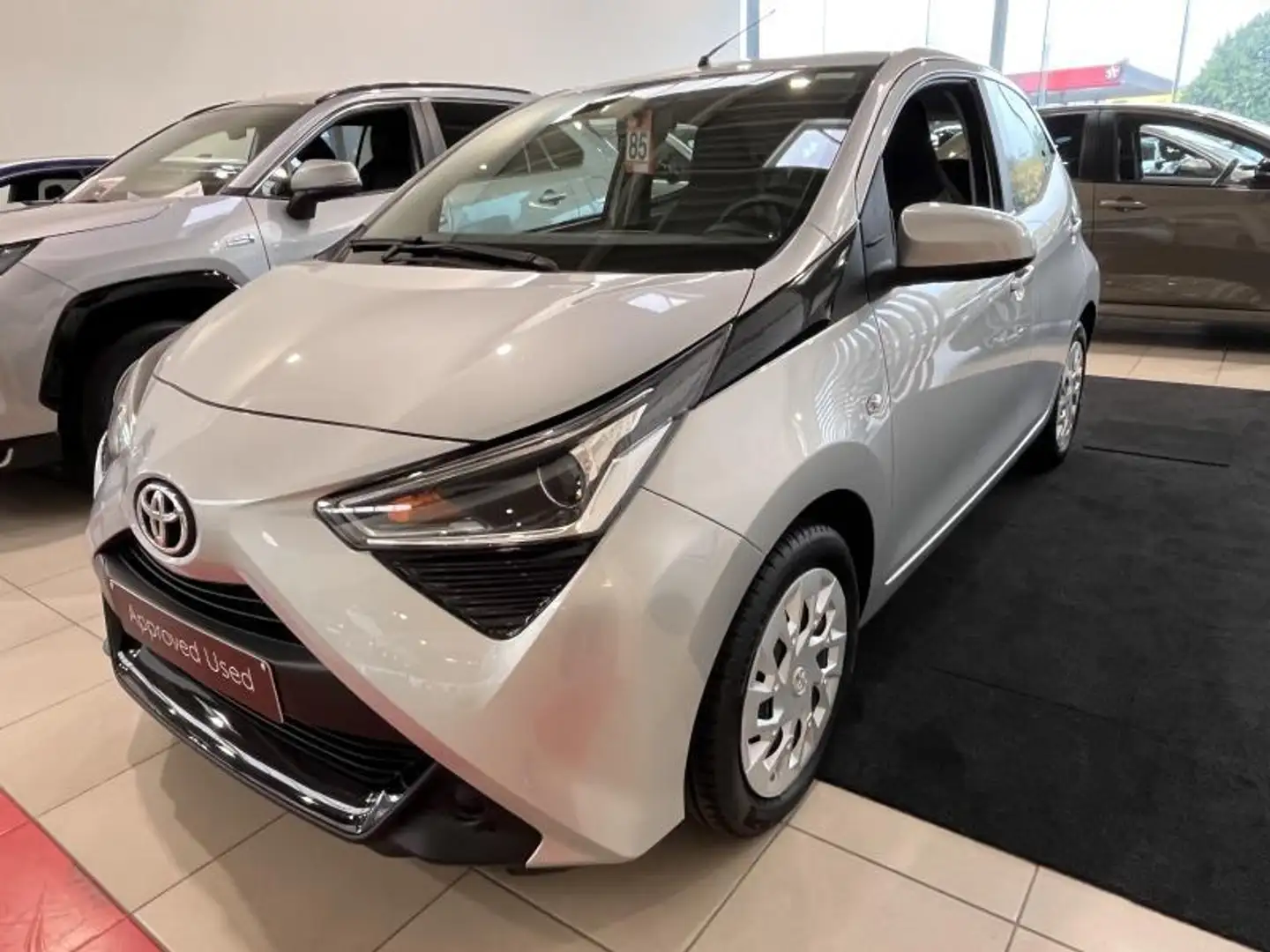 Toyota Aygo photo Gris - 2