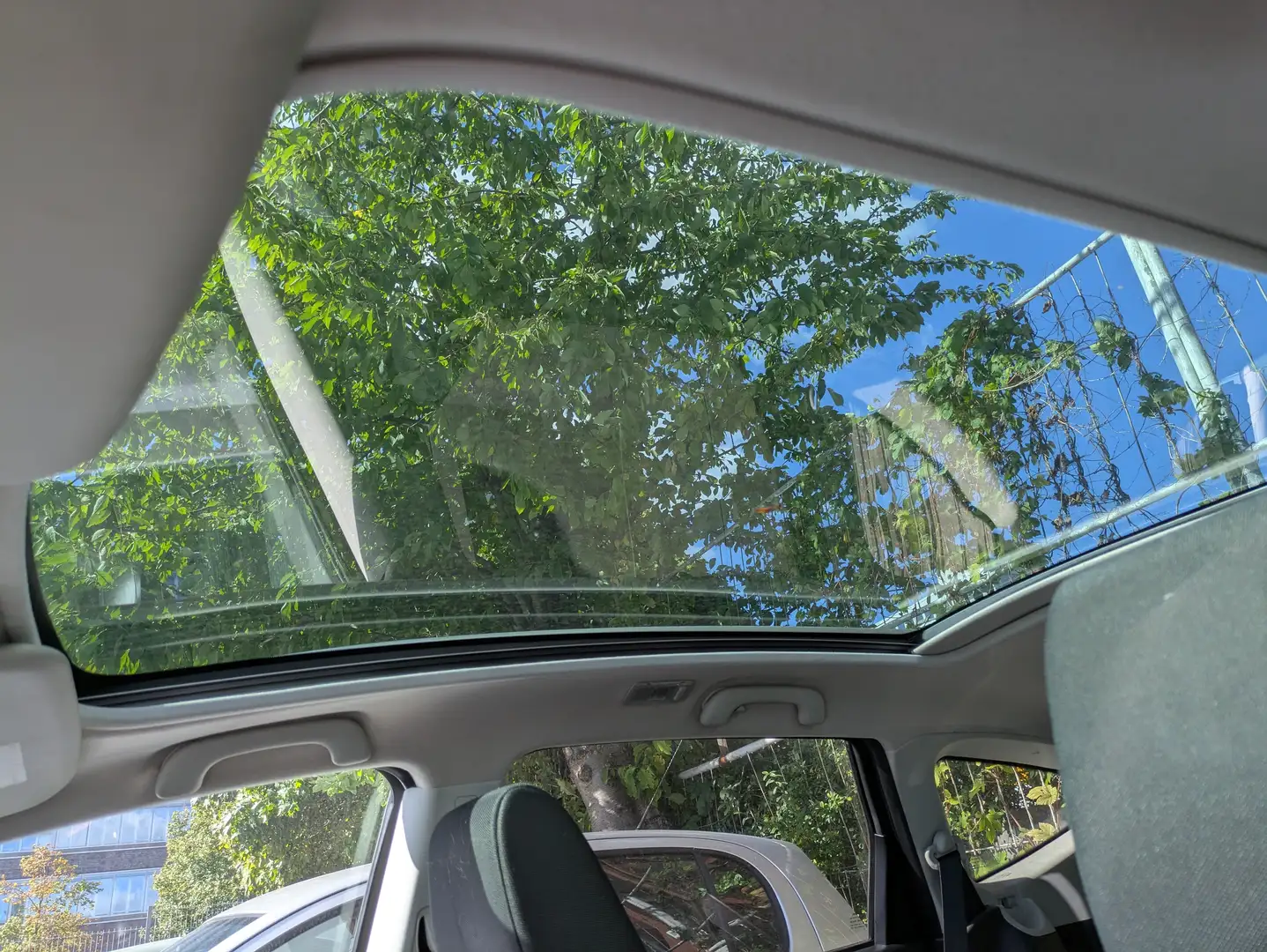 Nissan Qashqai+2 Acenta  Panorama-Glasdach Argent - 2