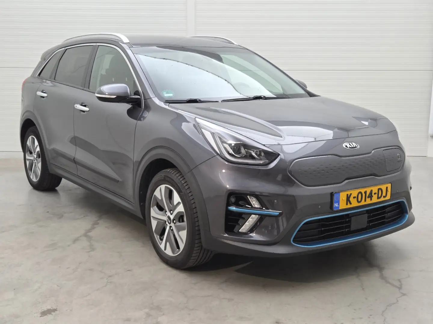 Kia e-Niro ExecutiveLine 64 kWh | Leder | Trekhaak | Clima |* Gris - 2