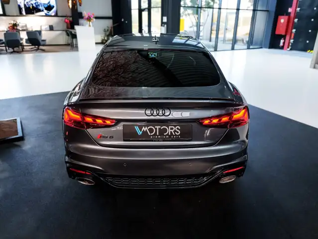Audi RS5 view 4