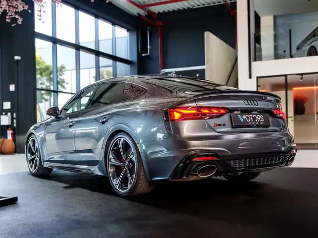 Audi RS5 view 3