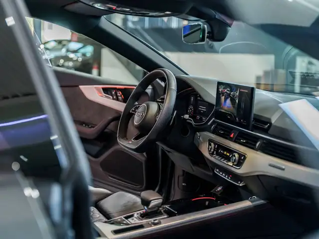 Audi RS5 view 11