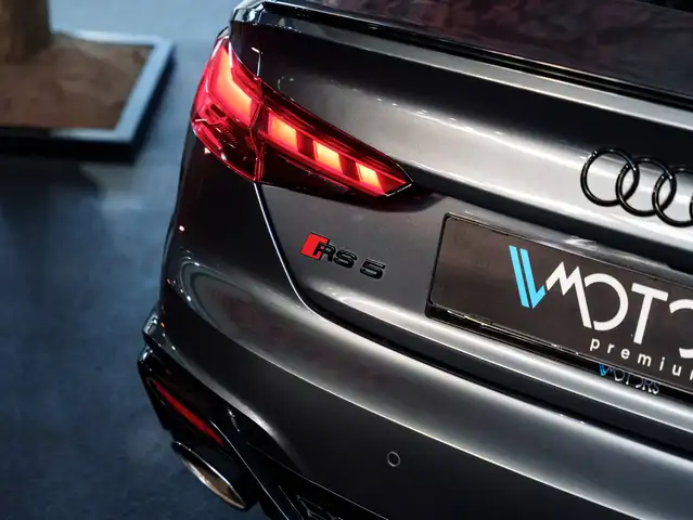 Audi RS5 view 6