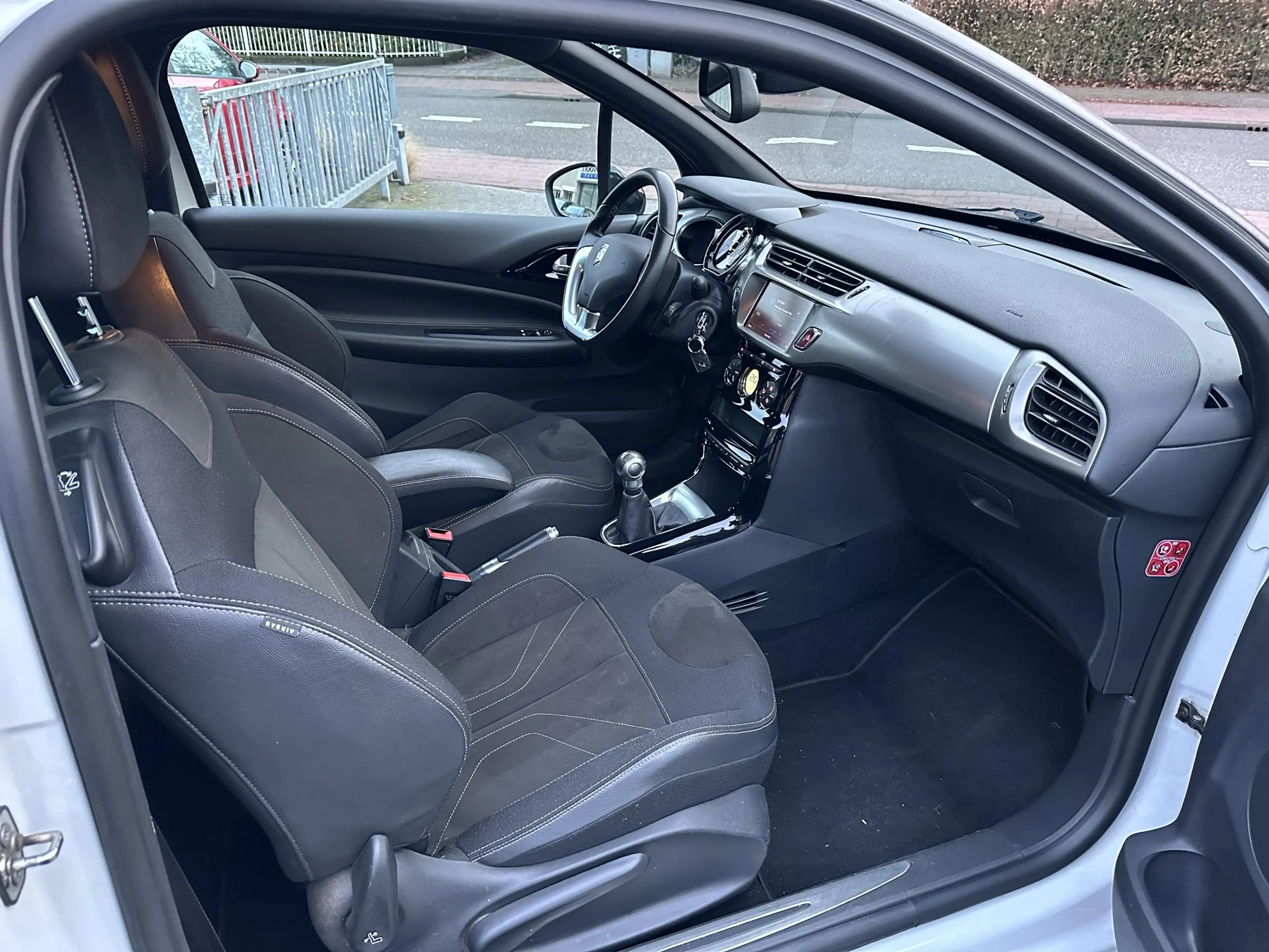 DS Automobiles DS 3 1.2 PureTech 110PK So Chic 2eEig|Navi|LED|CarPlay| — photo 9