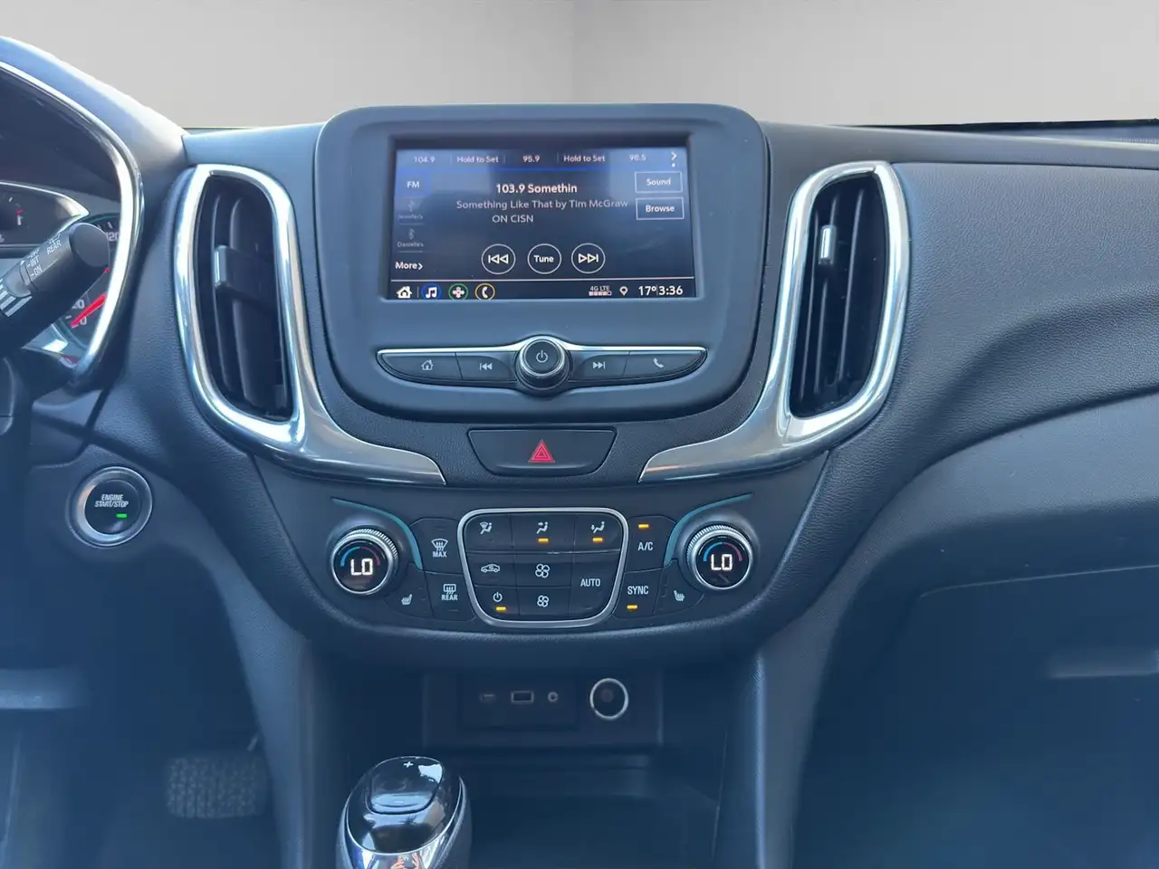Chevrolet Equinox photo Chevrolet Equinox