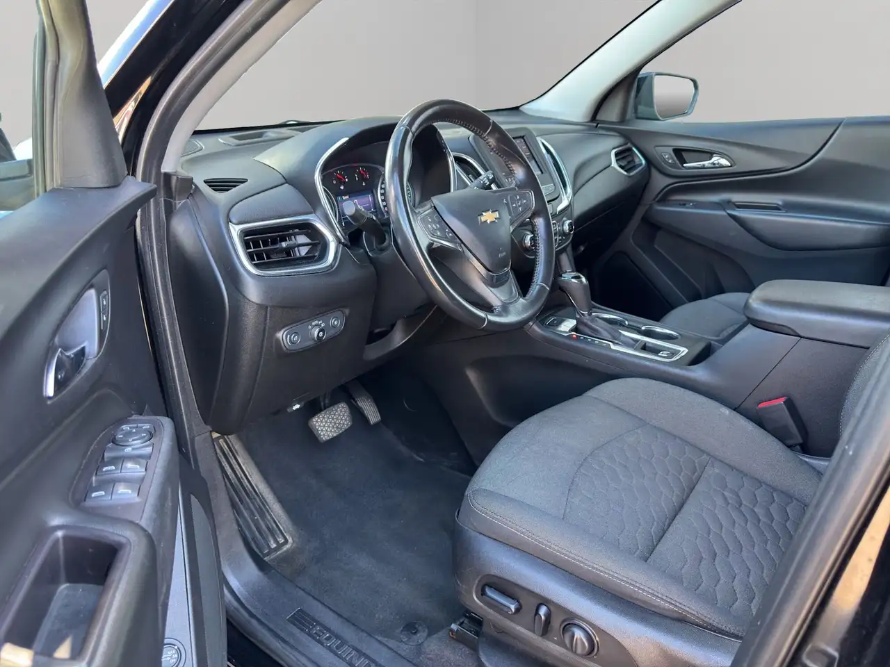 Chevrolet Equinox photo Chevrolet Equinox