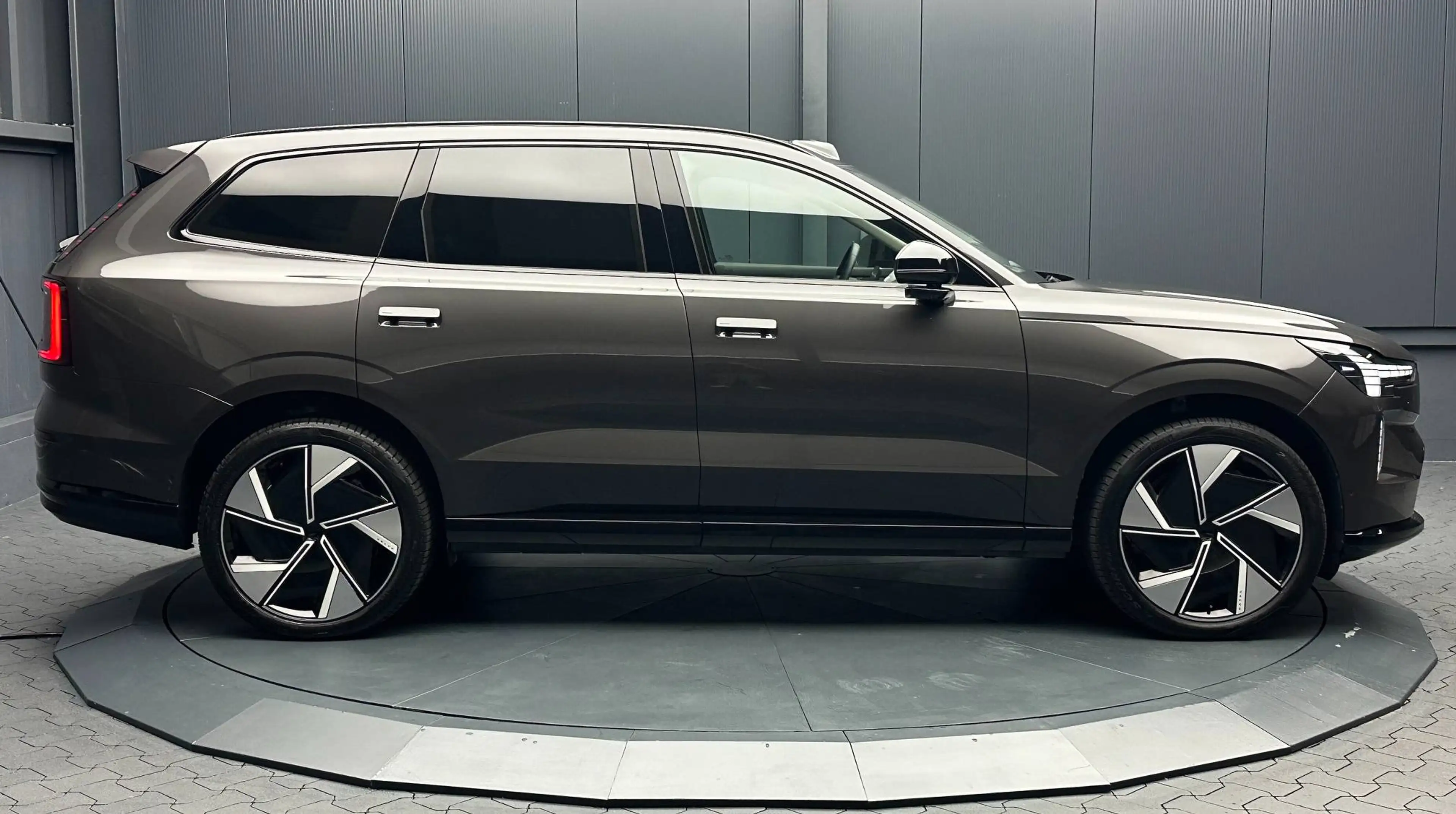 Volvo EX90 Ultra Pure Electric AWD *22Zoll*AHK*Winter-Paket*7-SITZE* — photo 6