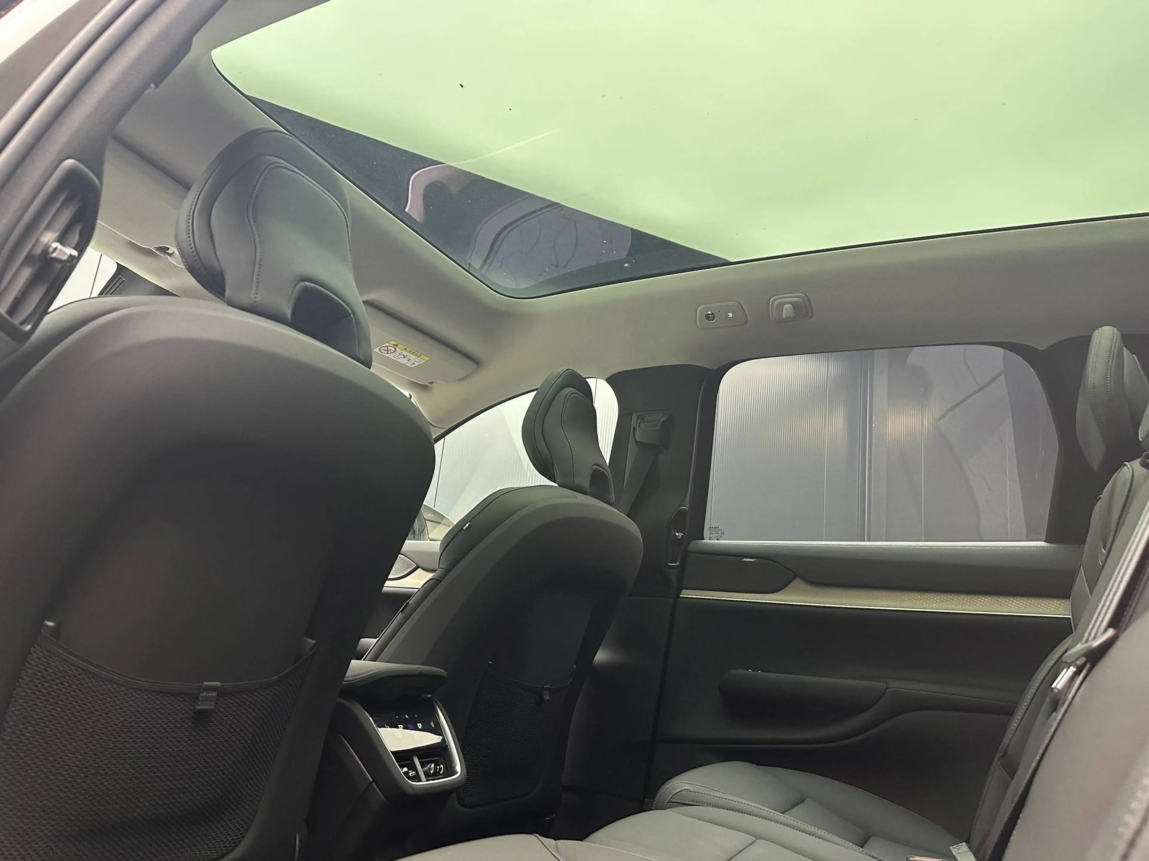 Volvo EX90 Ultra Pure Electric AWD *22Zoll*AHK*Winter-Paket*7-SITZE* — photo 10