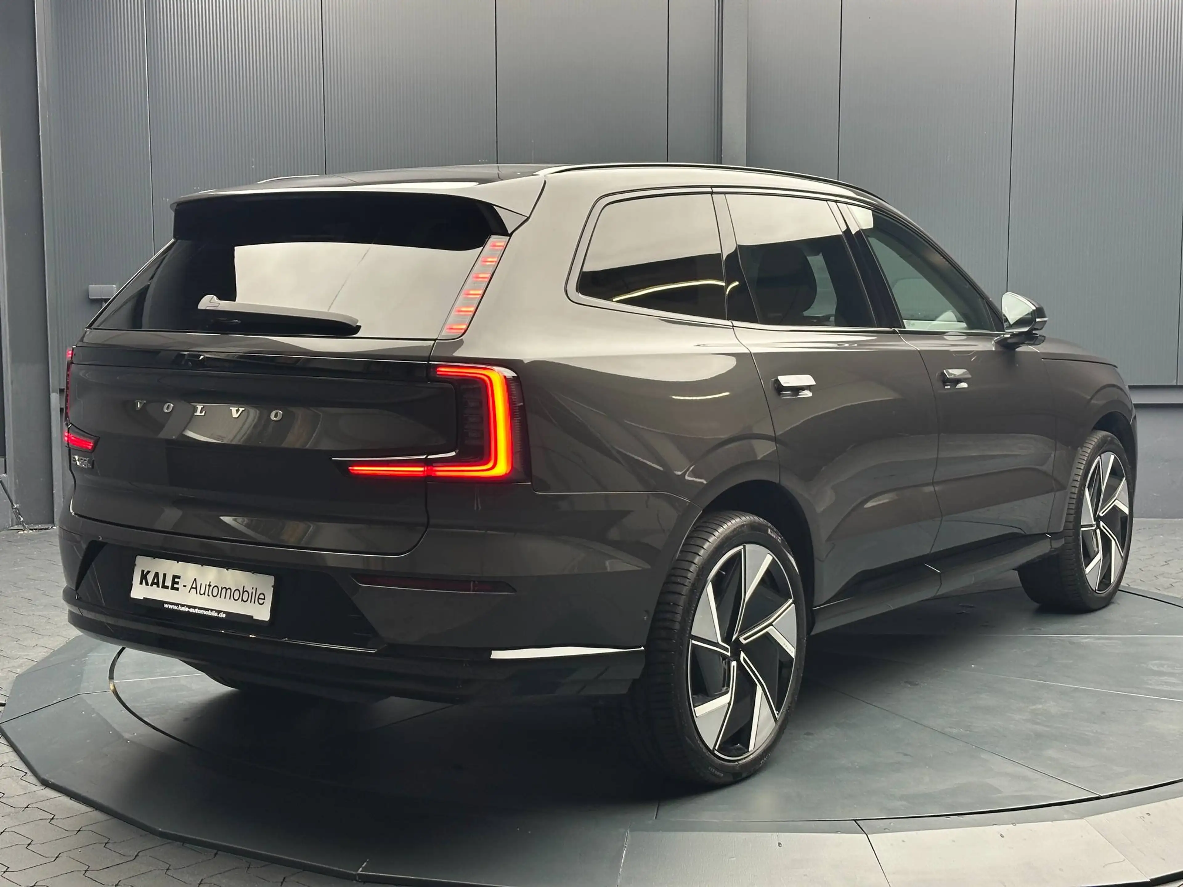 Volvo EX90 Ultra Pure Electric AWD *22Zoll*AHK*Winter-Paket*7-SITZE* — photo 5