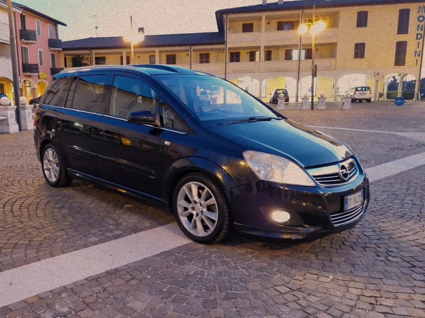 Opel Zafira 1.9 cdti Cosmo 150cv 7 posti Nero - 1