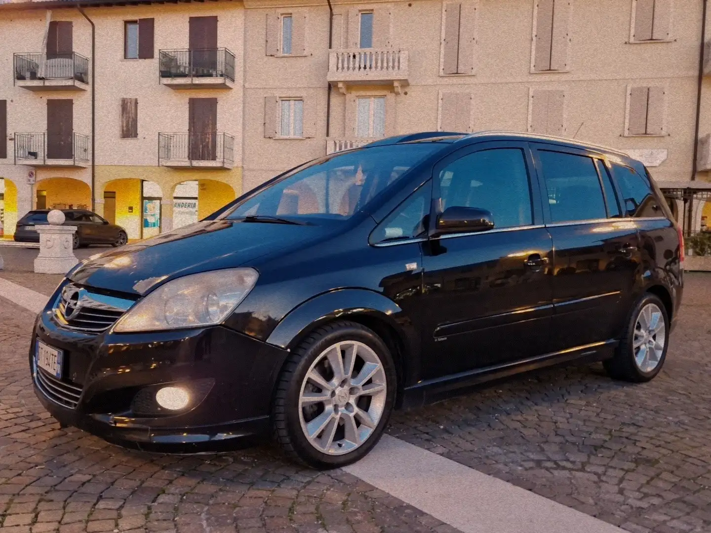Opel Zafira 1.9 cdti Cosmo 150cv 7 posti Nero - 2