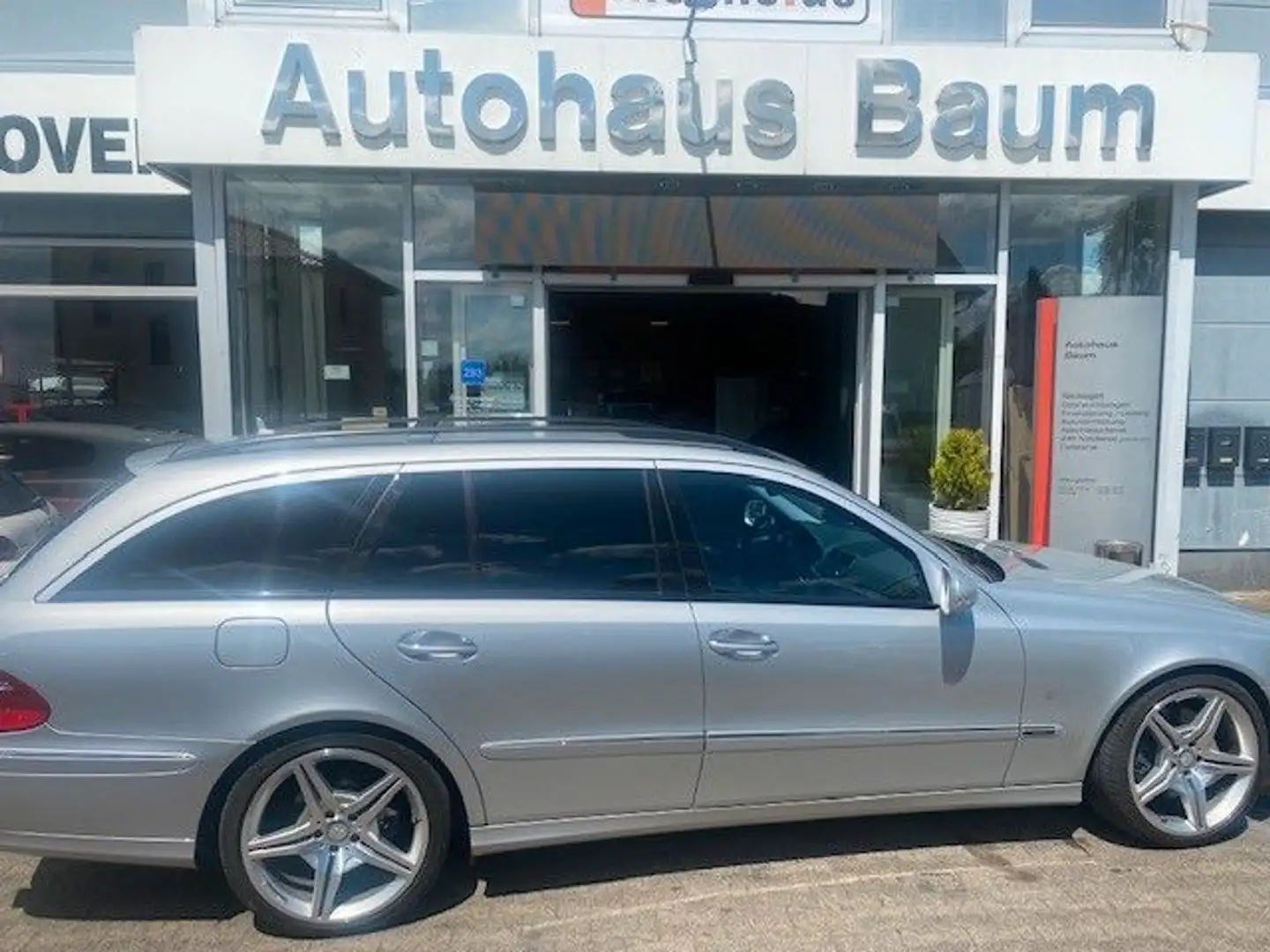 Mercedes-Benz E 350 E  T-Modell E 350 T 4Matic AMG Paket Silber - 1