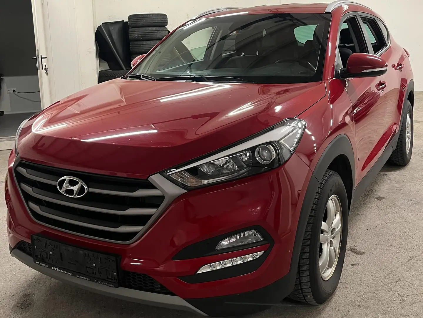 Hyundai TUCSON Trend 4WD. 2  Liter Rot - 2