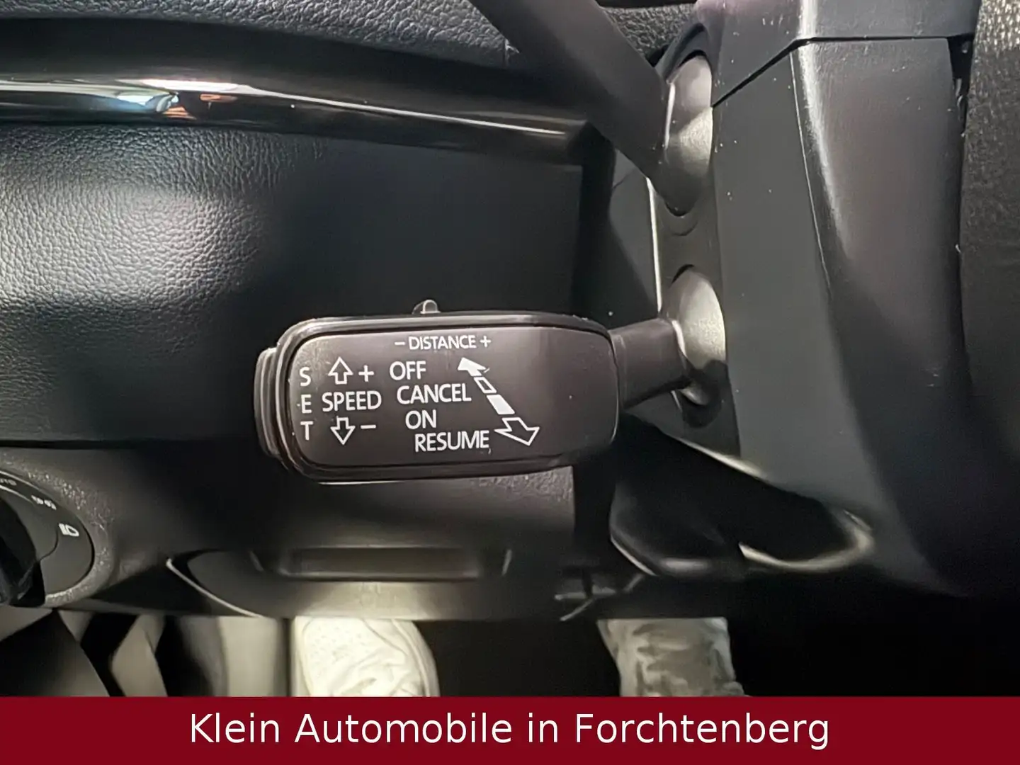 Skoda Karoq Style Aut. Navi LED Kamera AHK Virtual 1HD Silber - 2