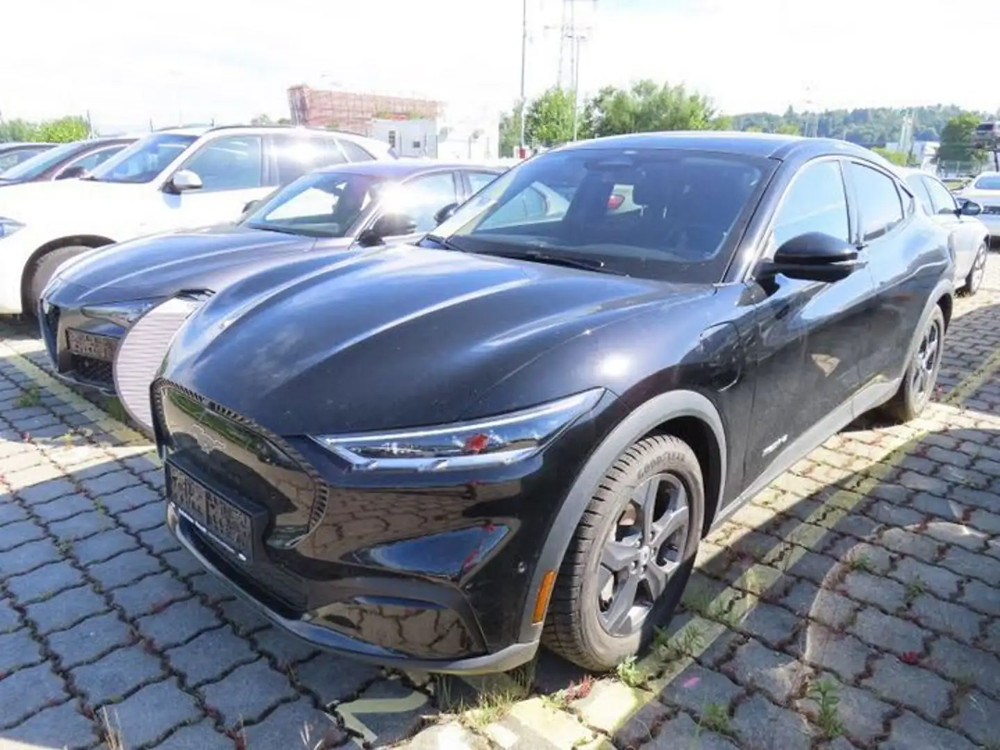 Ford Mustang Mach-E Elektro 72,6kWh Standard Range Black - 2