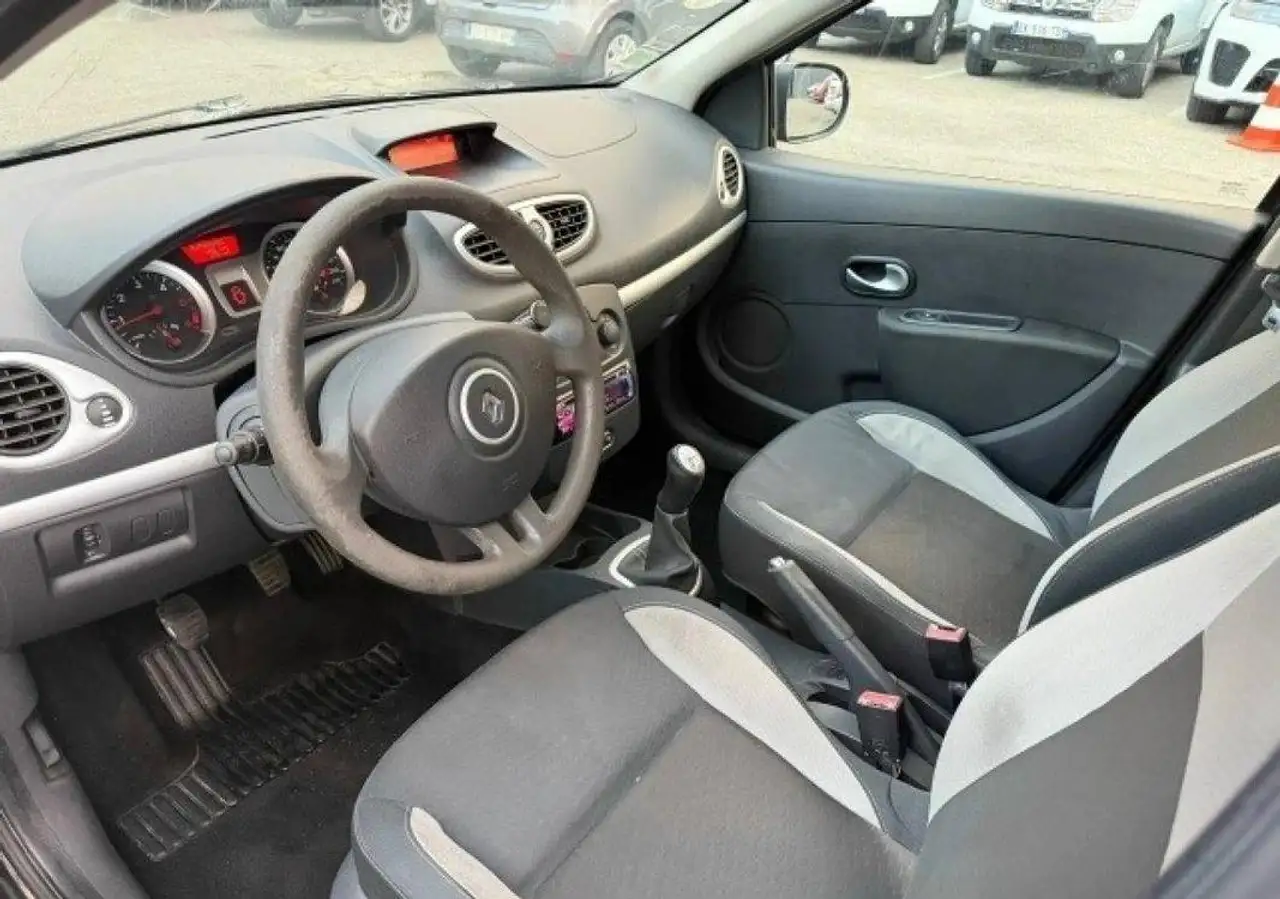 Renault Clio Citadine 5 portes — photo 3