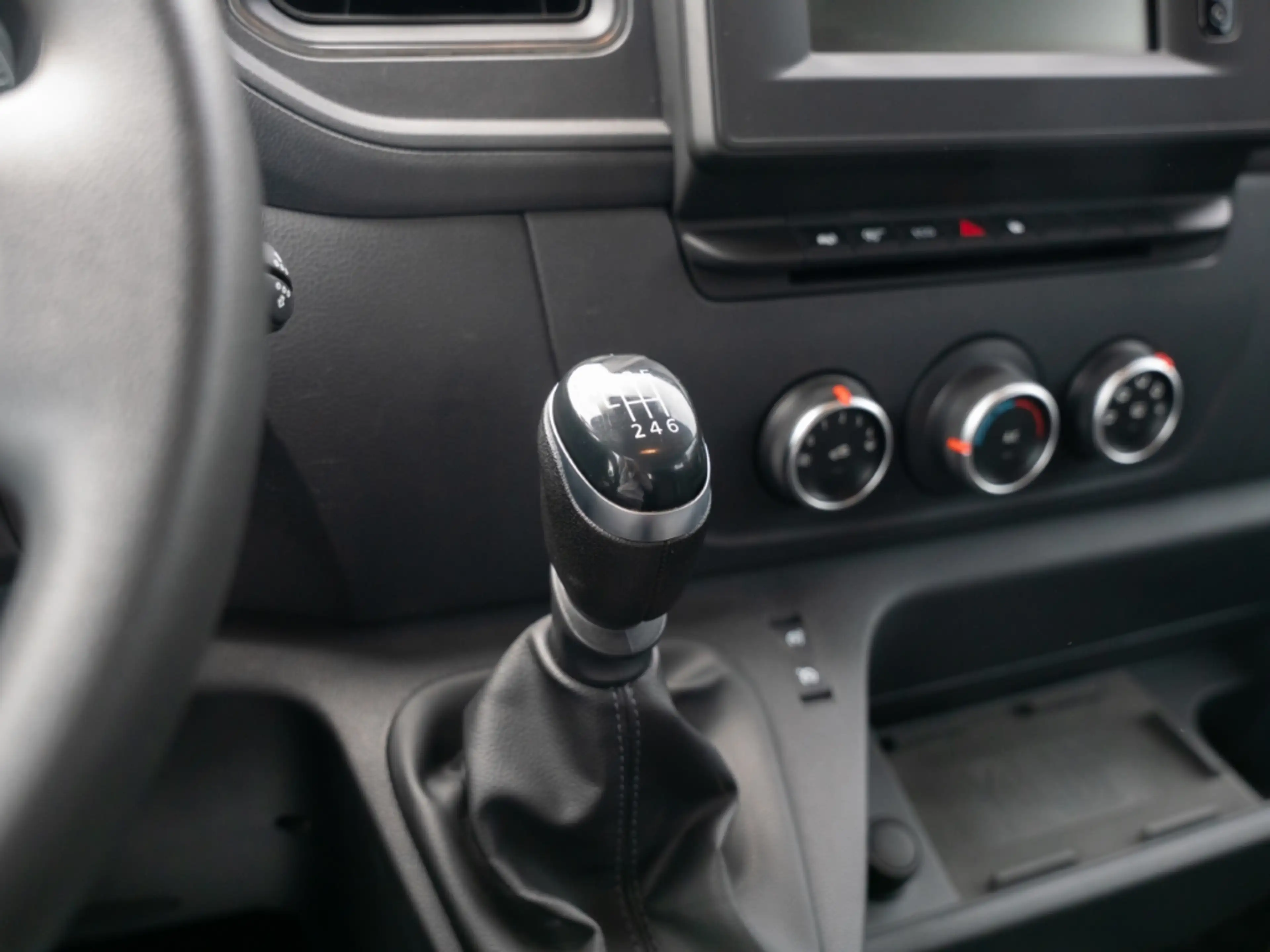Renault Master III DoKa Pritsche L3H1 3,5t AHK Klima Navi DAB Tem — photo 15