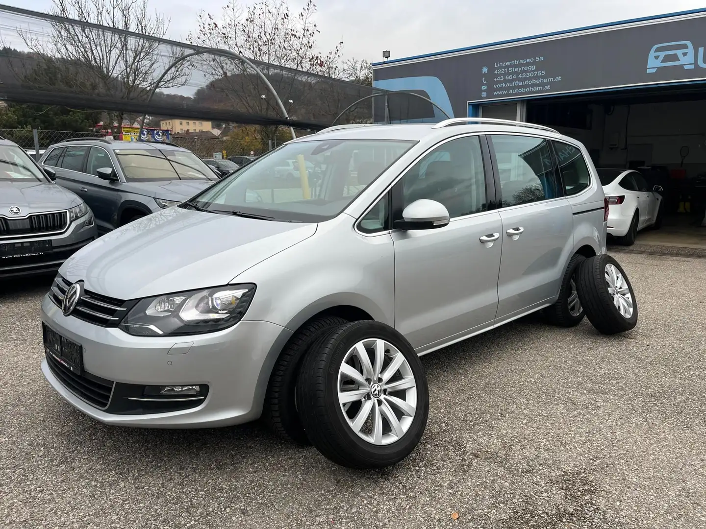 Volkswagen Sharan Business+ SCR 2,0 TDI DSG Teilleder-ACC Plateado - 1