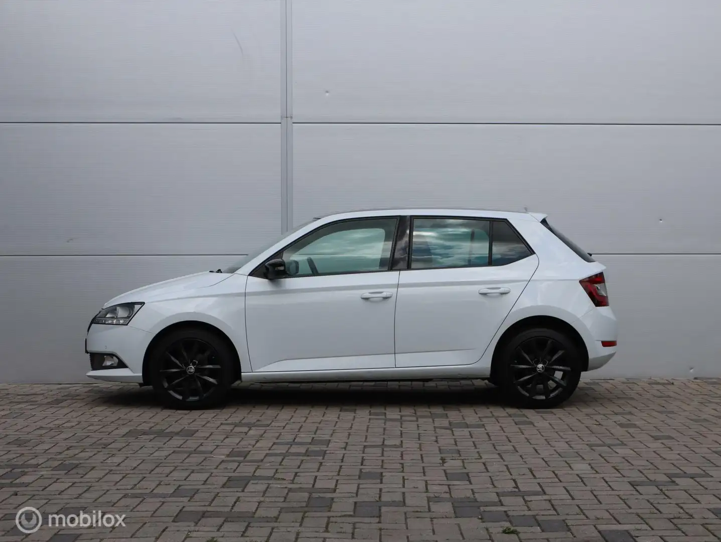 Skoda Fabia 1.0 TSI Sport Pano LED PDC Navi Clima Stoelverwarm Білий - 2