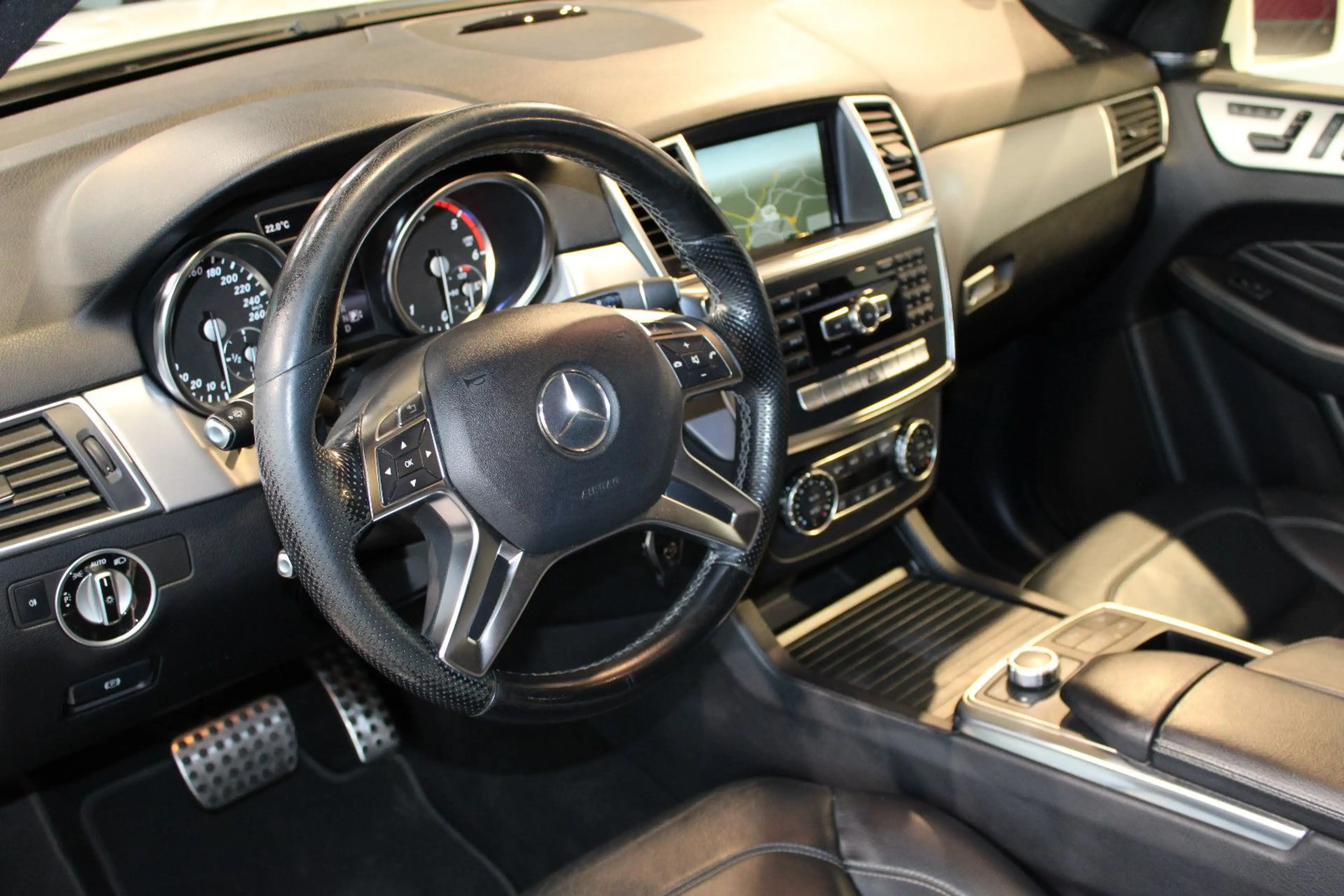 Mercedes-Benz ML 350 CDI BlueTec 4Matic AHK Navi PDC — photo 10
