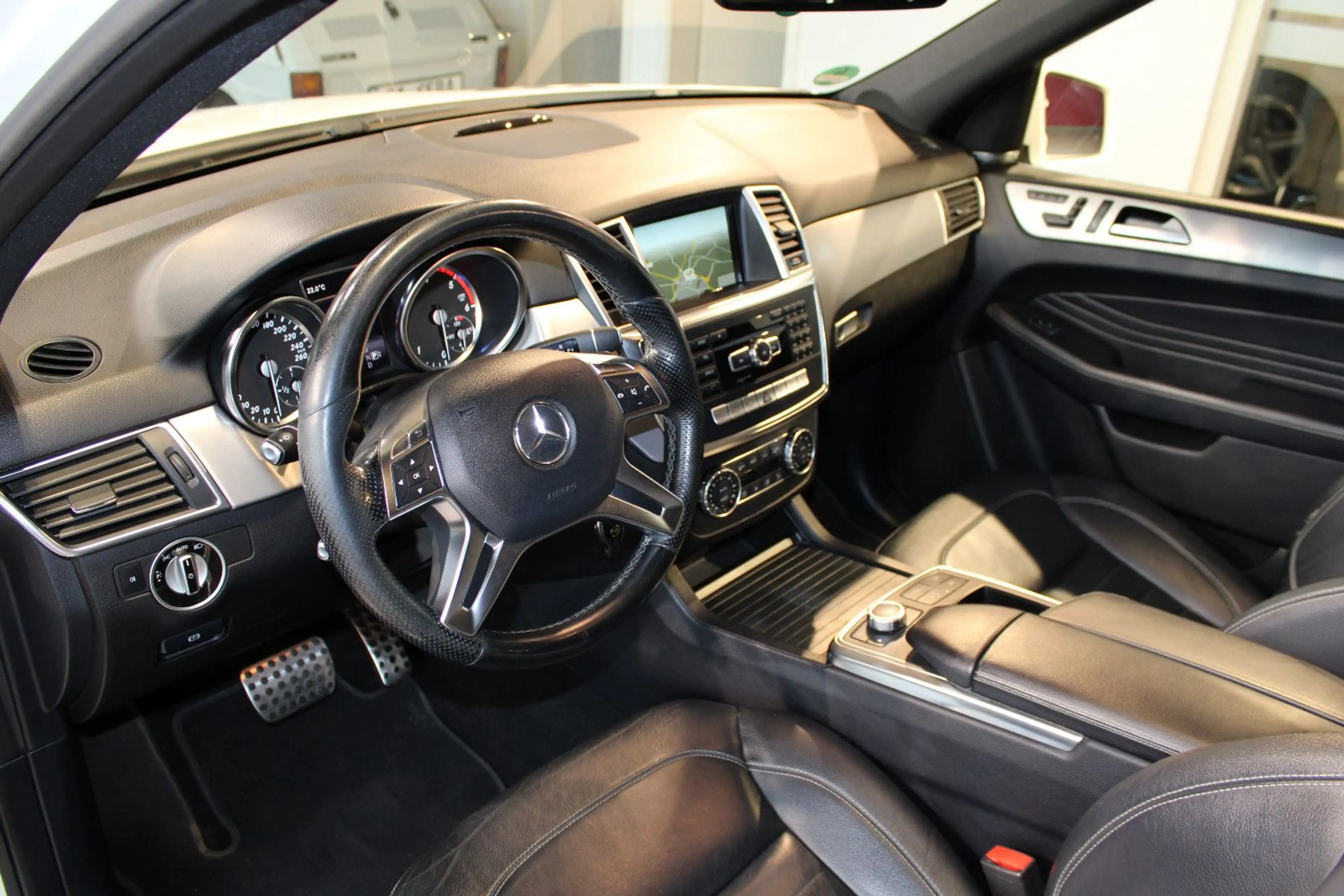 Mercedes-Benz ML 350 CDI BlueTec 4Matic AHK Navi PDC — photo 9