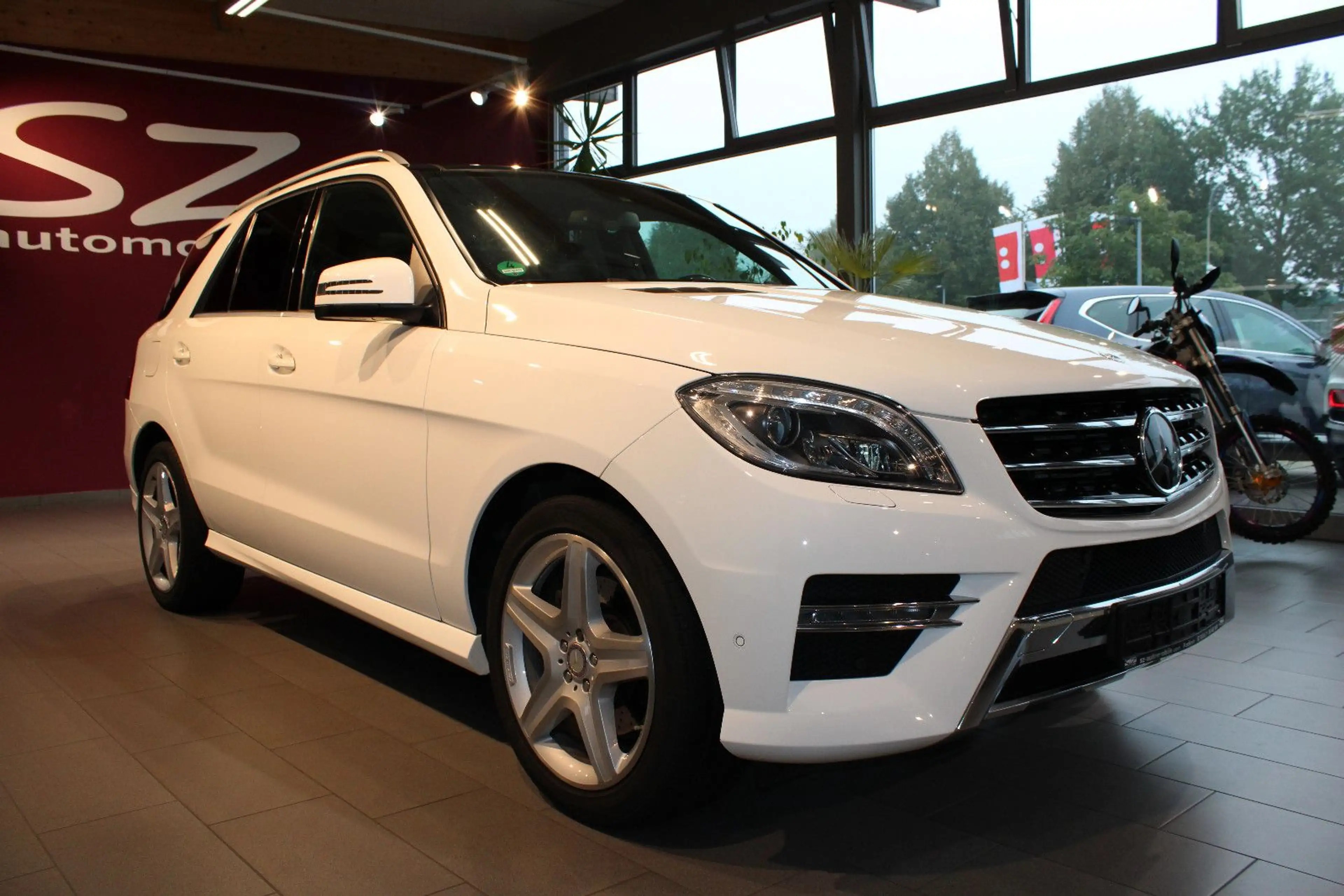 Mercedes-Benz ML 350 CDI BlueTec 4Matic AHK Navi PDC