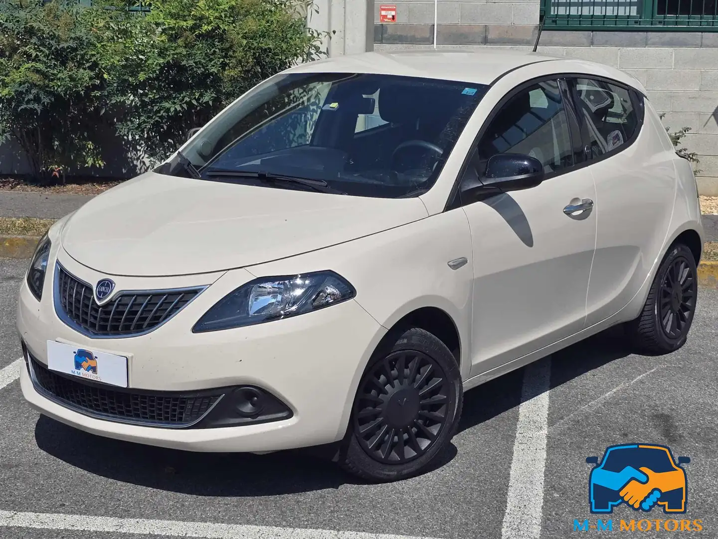 Lancia Ypsilon 1.0 FireFly 5 porte S&S Hybrid Ecochic Silver - 1