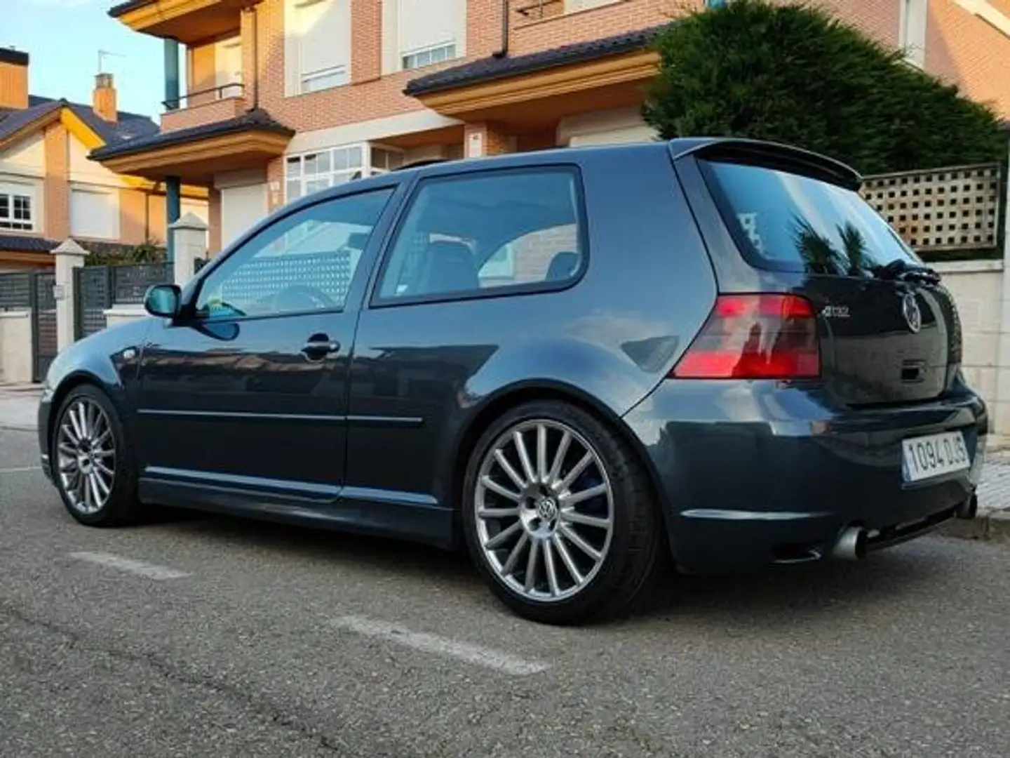 Volkswagen Golf R R32 Gris - 2