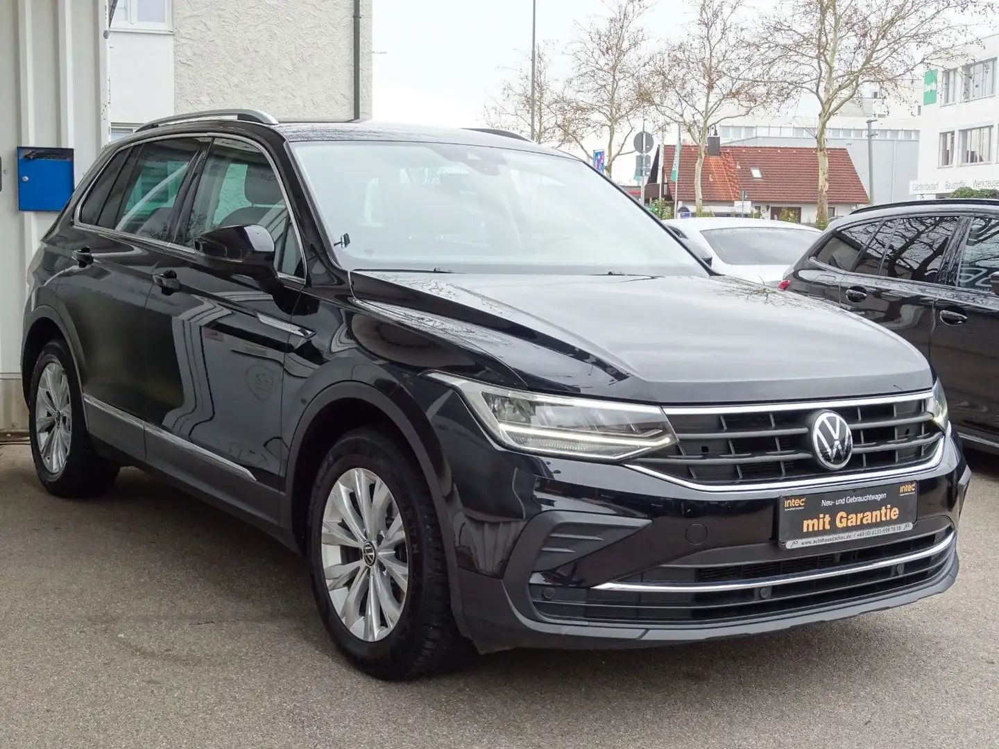 Volkswagen Tiguan 1.5 TSI Life Navi LED ACC 17" Apple CarP. Noir - 1