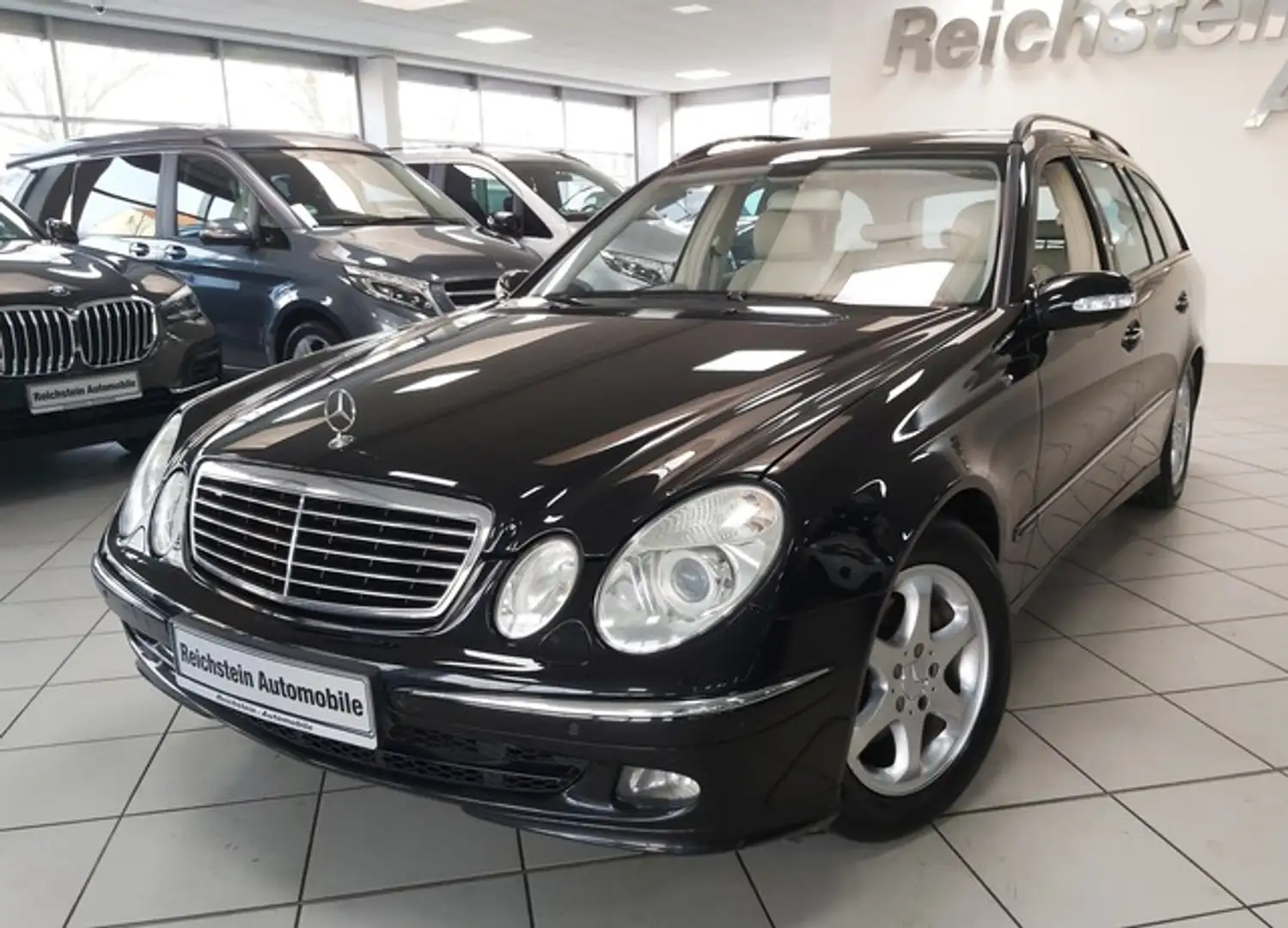 Mercedes-Benz E 220 T CDI AVANTG. LEDER PDC BI XENON SHZ NAVI Schwarz - 1
