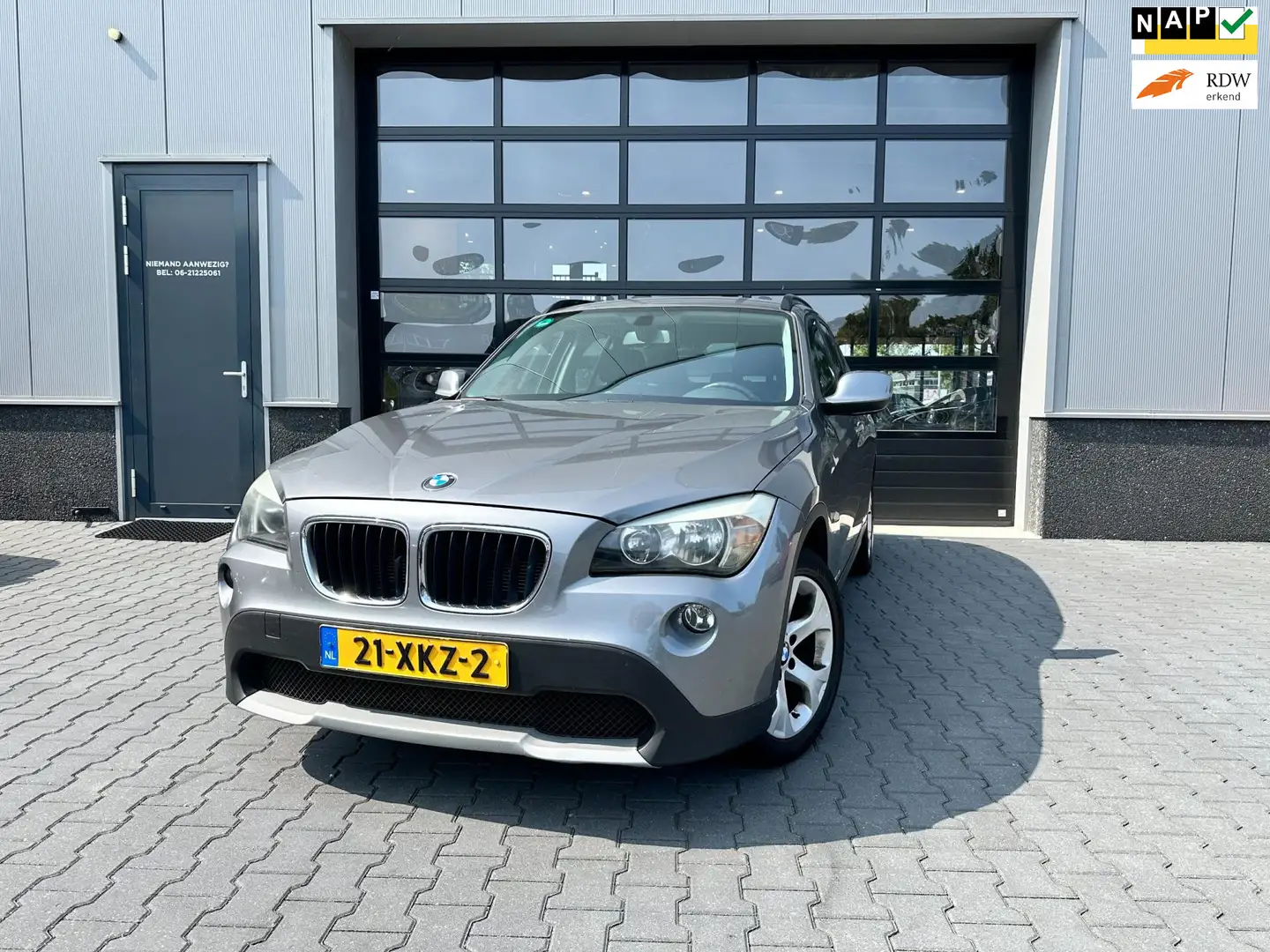 BMW X1 SDrive20i Business AUTOMAAT Grijs - 1