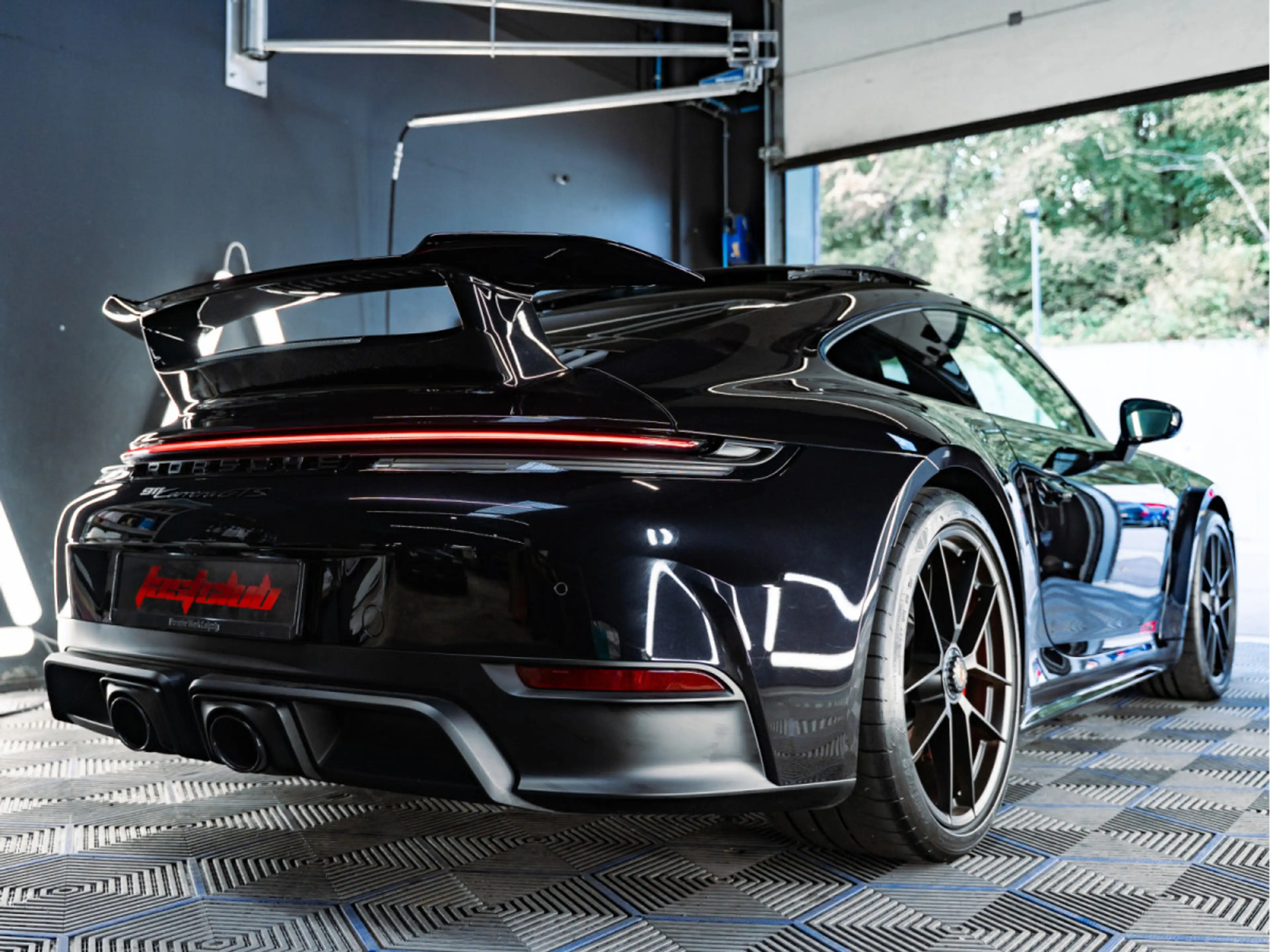 Porsche 911 992.2 GTS AERO-KIT Matrix Carbon-Dach Pano — photo 9