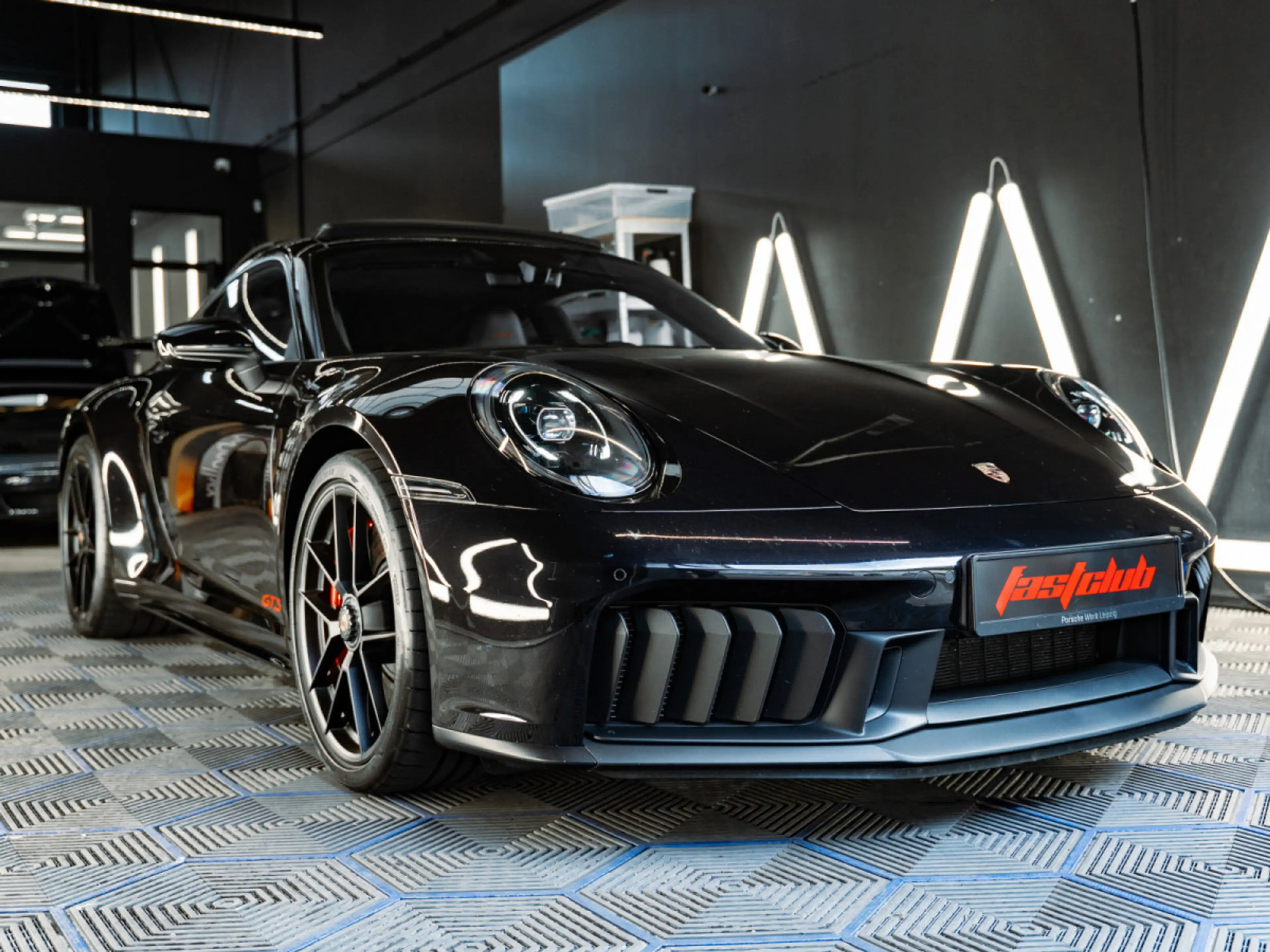 Porsche 911 992.2 GTS AERO-KIT Matrix Carbon-Dach Pano — photo 6