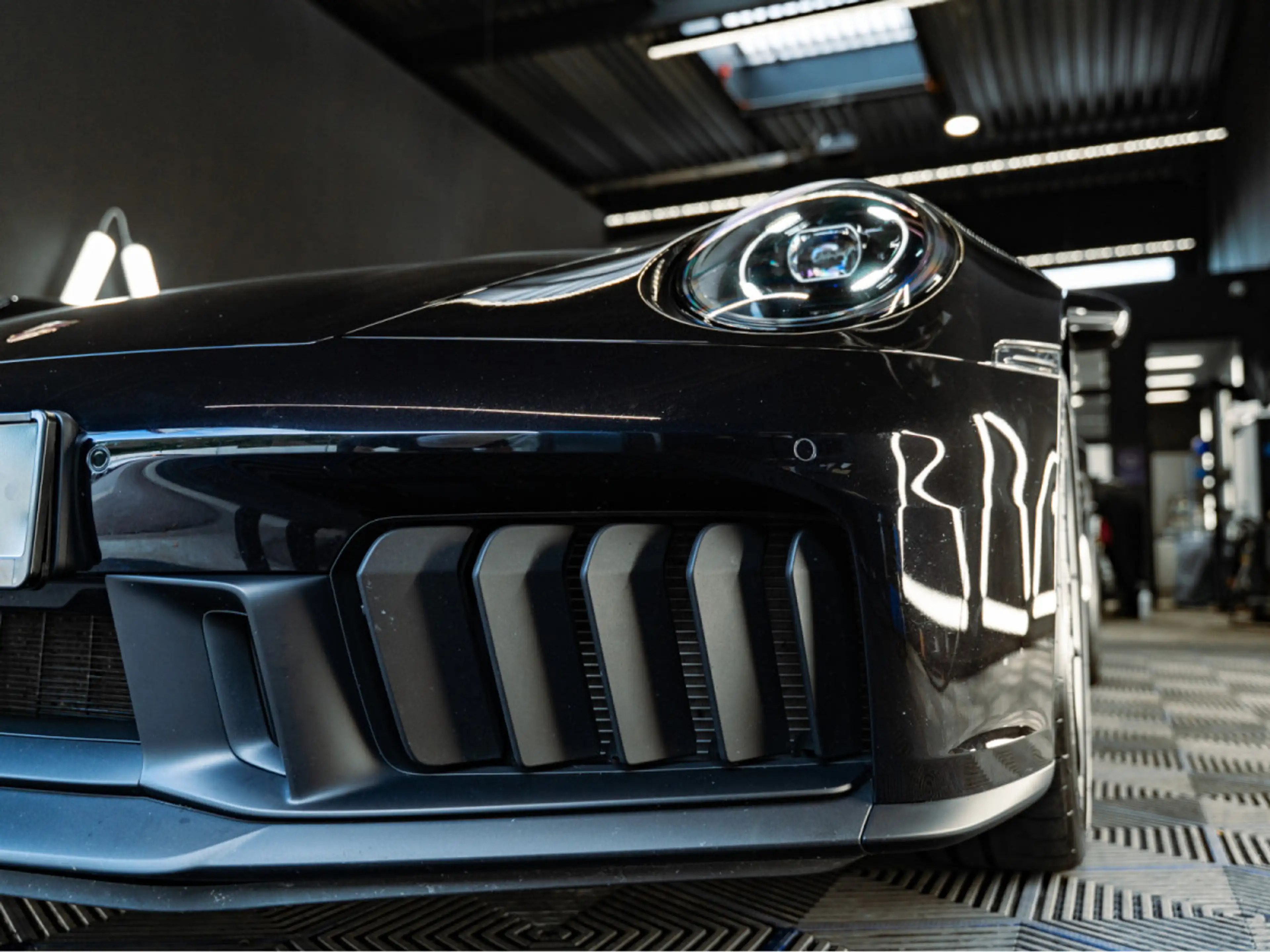 Porsche 911 992.2 GTS AERO-KIT Matrix Carbon-Dach Pano — photo 4