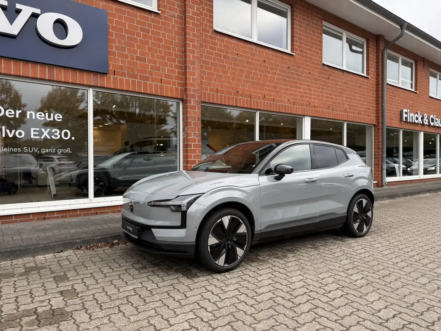 Volvo EX30 Single Motor Extended Range Ultra 360° Grau - 2