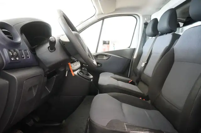 Opel Vivaro view 8