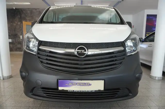 Opel Vivaro view 2