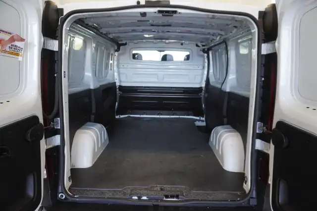 Opel Vivaro view 10