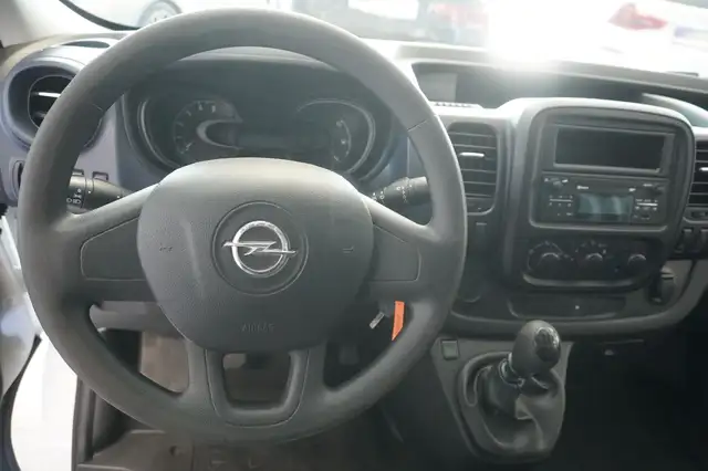 Opel Vivaro view 11