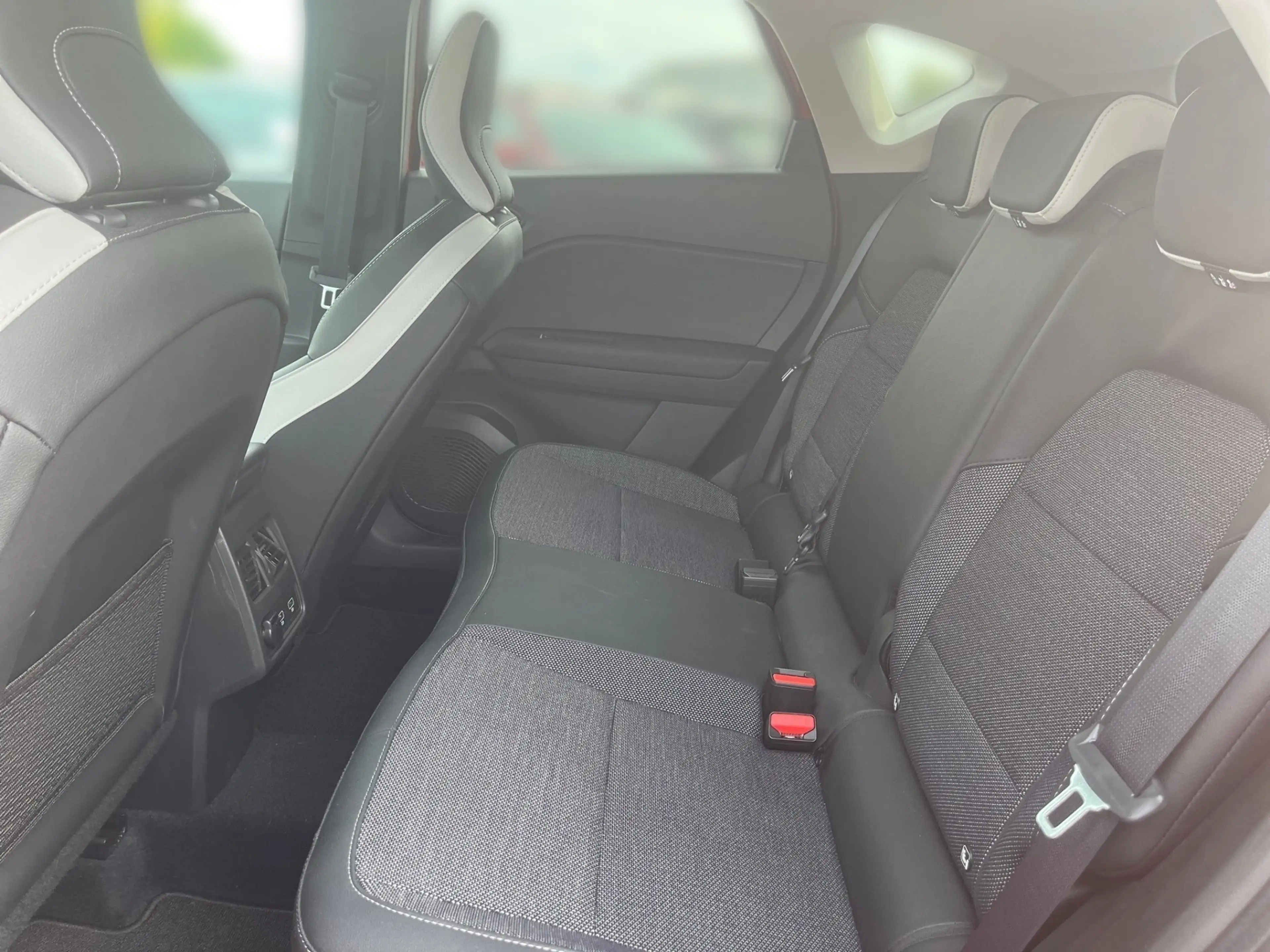 Renault Captur TECHNO Plug-in Hybrid — photo 12