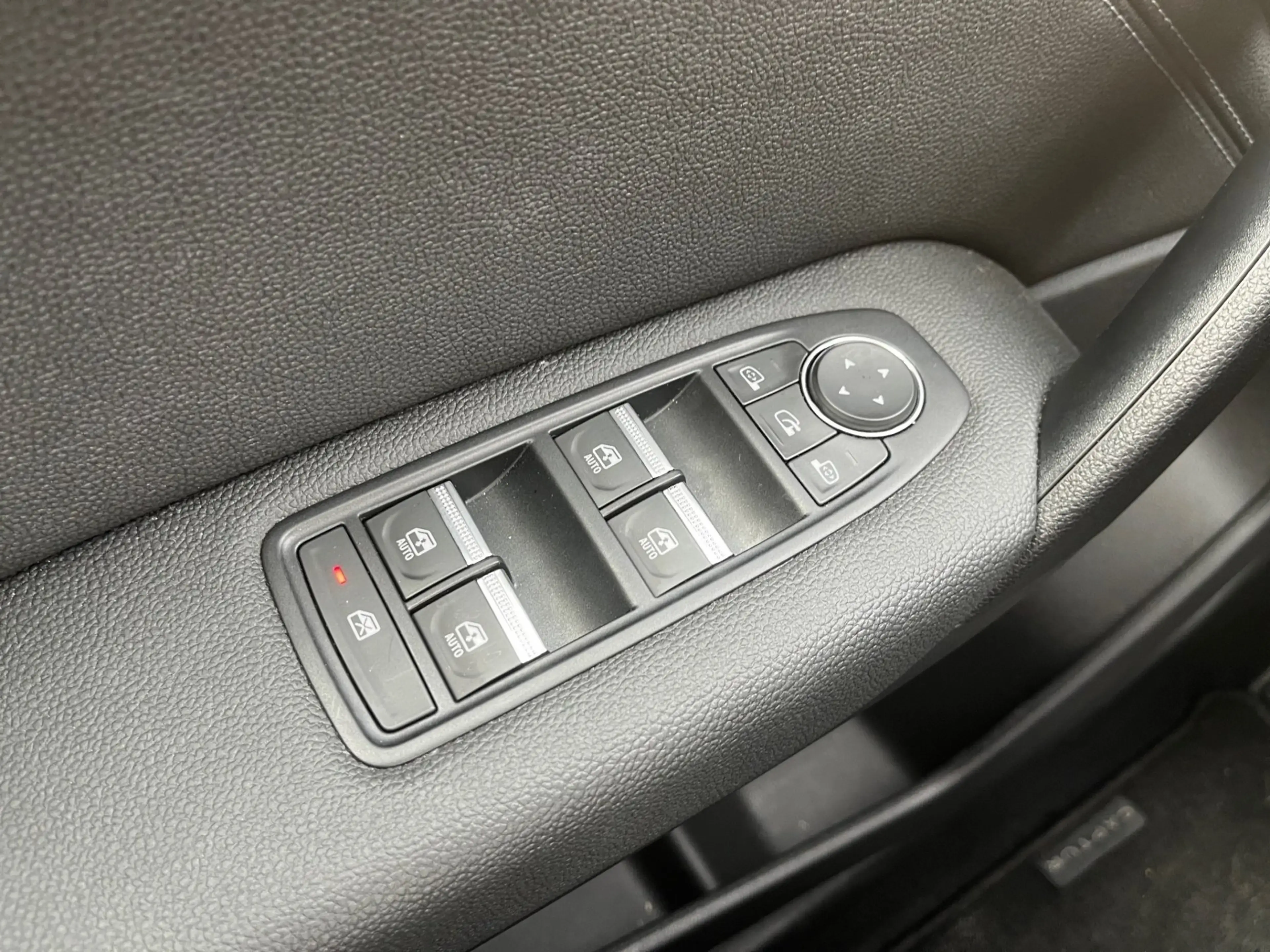 Renault Captur TECHNO Plug-in Hybrid — photo 15