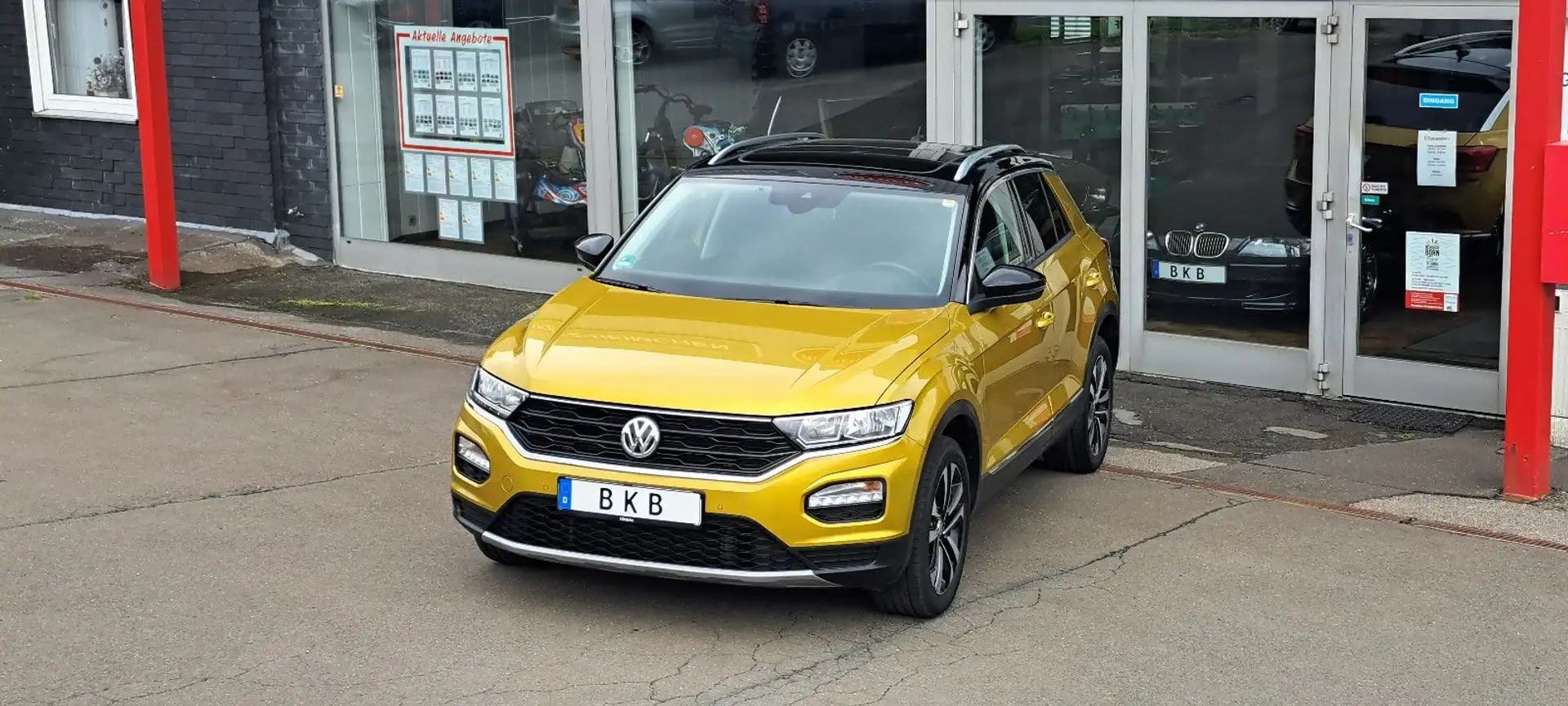 Volkswagen T-Roc 2.0 TDI DSG 4MOTION Nav Panorama el Heckkl Gelb - 1