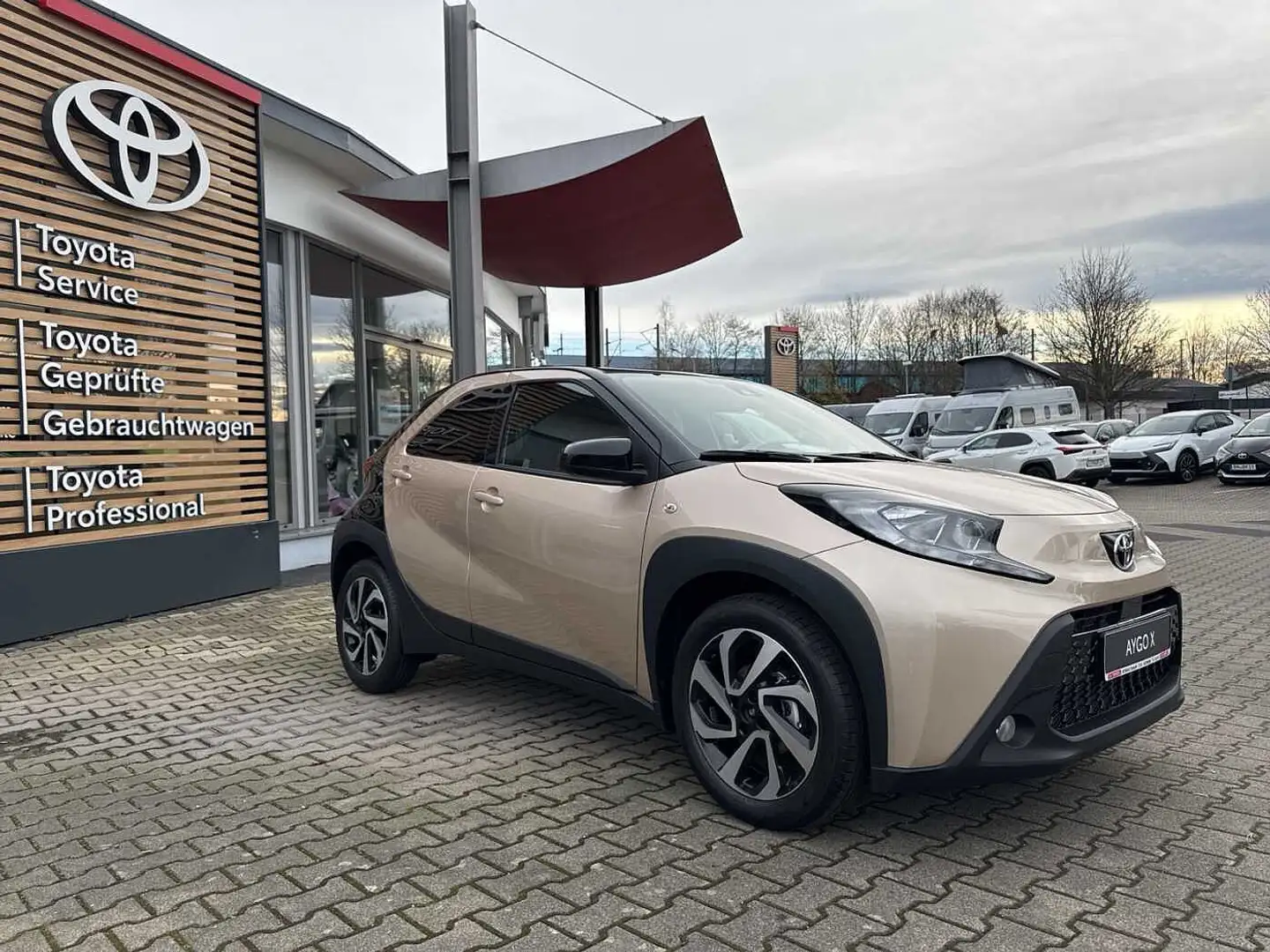 Toyota Aygo X Team D SHZ, Nebelscheinwerfer, Bi-Ton Lack Beige - 2
